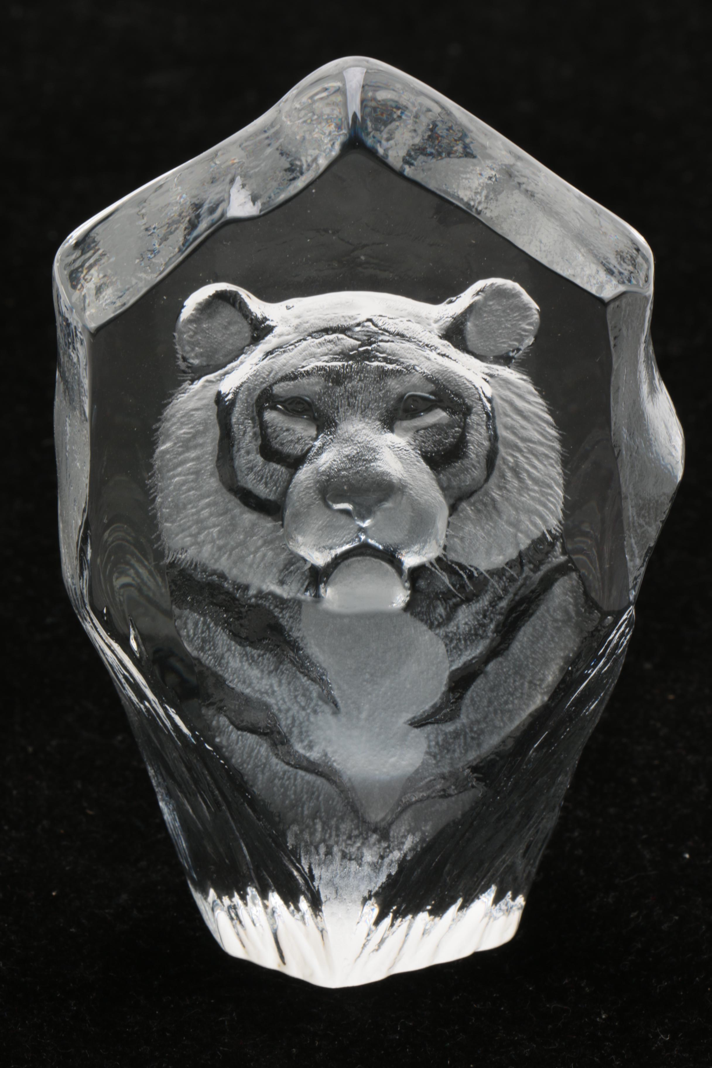 Mats Jonasson Tiger and House Cat Frosted Crystal Paperweights