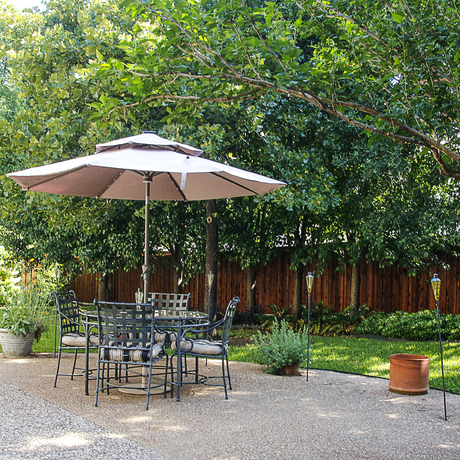 Brown Jordan Table and Four Chair Patio Set