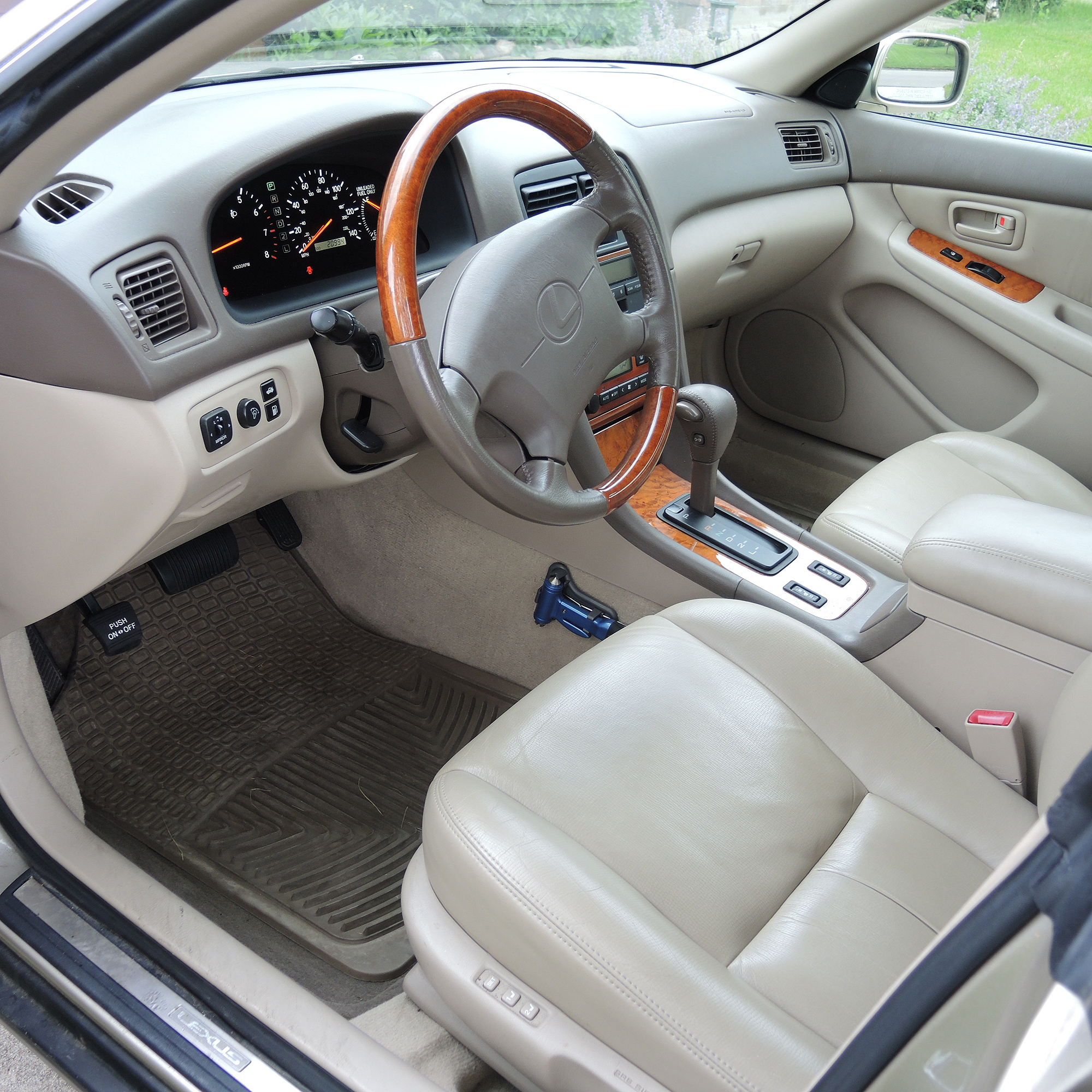 2000 Lexus ES300 Platinum Series Luxury Sedan