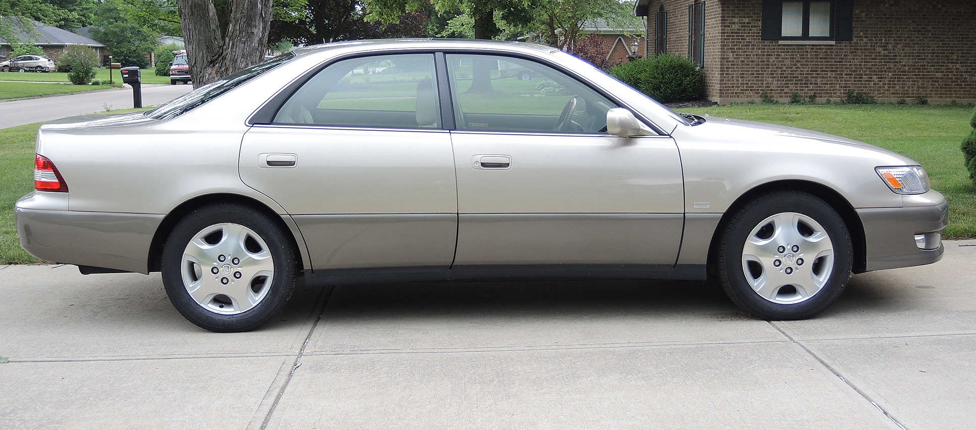 2000 Lexus ES300 Platinum Series Luxury Sedan