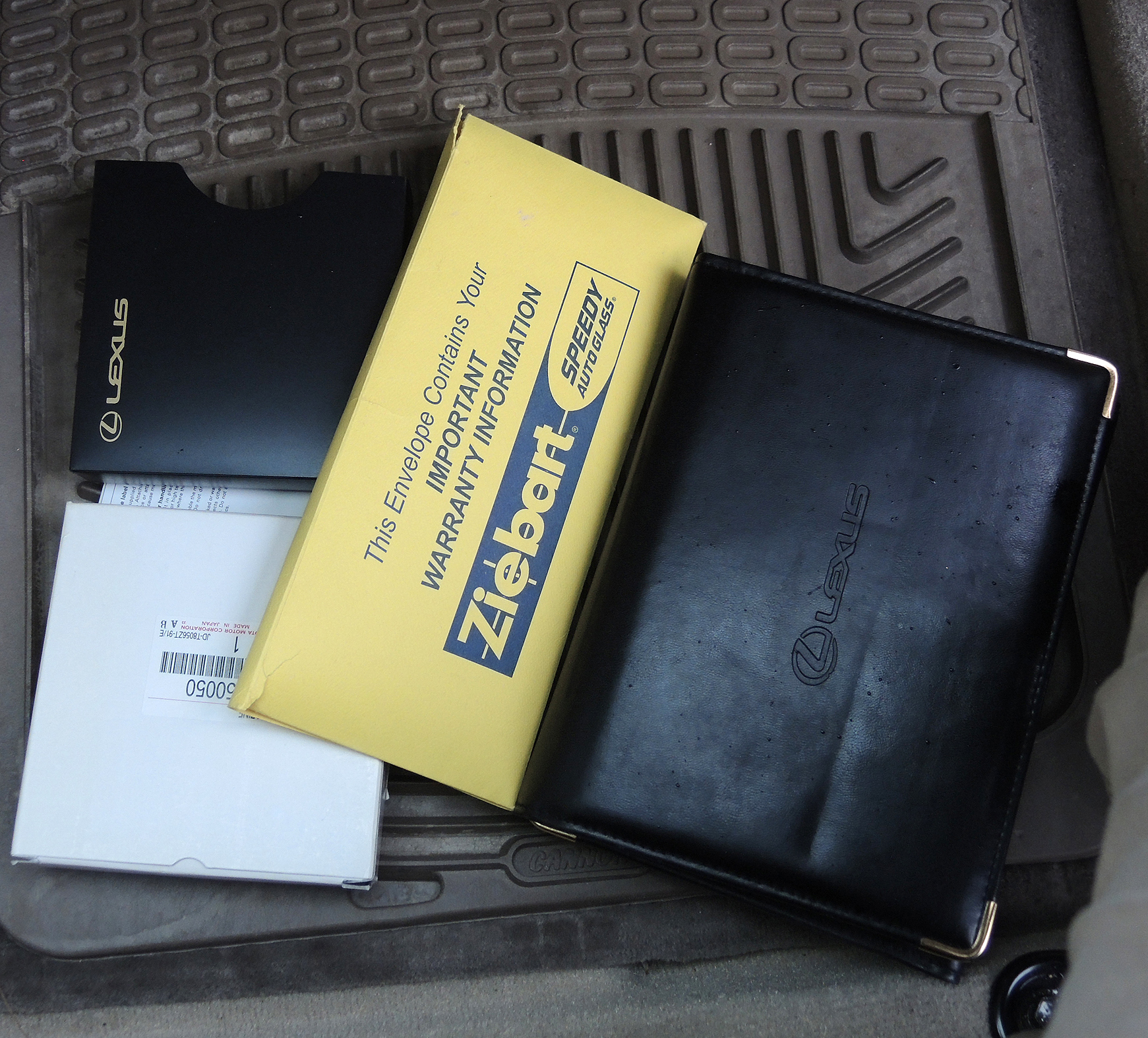 2000 Lexus ES300 Platinum Series Luxury Sedan