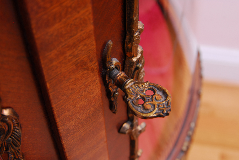 Spanish Louis XV Style Vitrine with Ormolu and Hand-Painted Panels by Soriano
