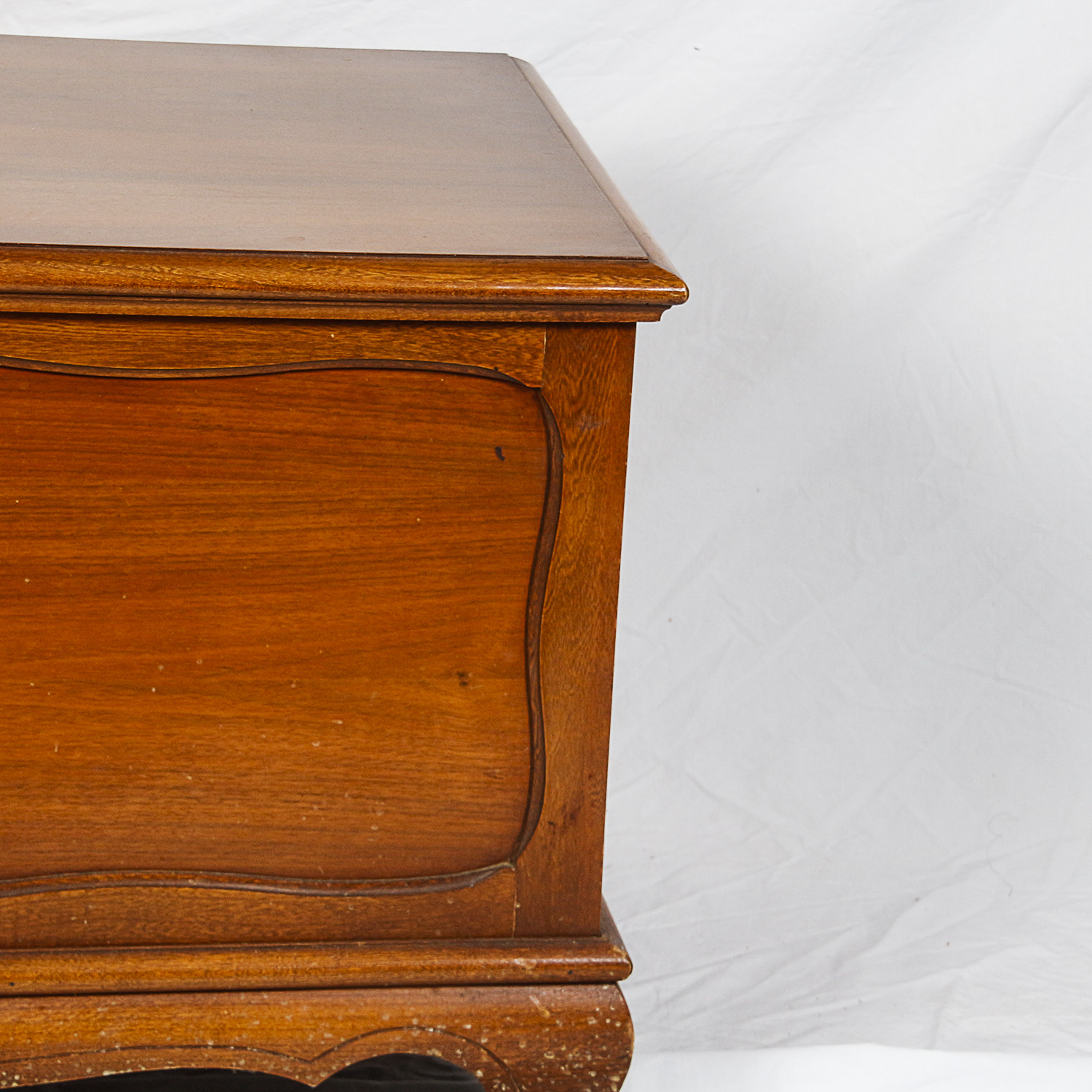 Vintage Lane Cedar Chest