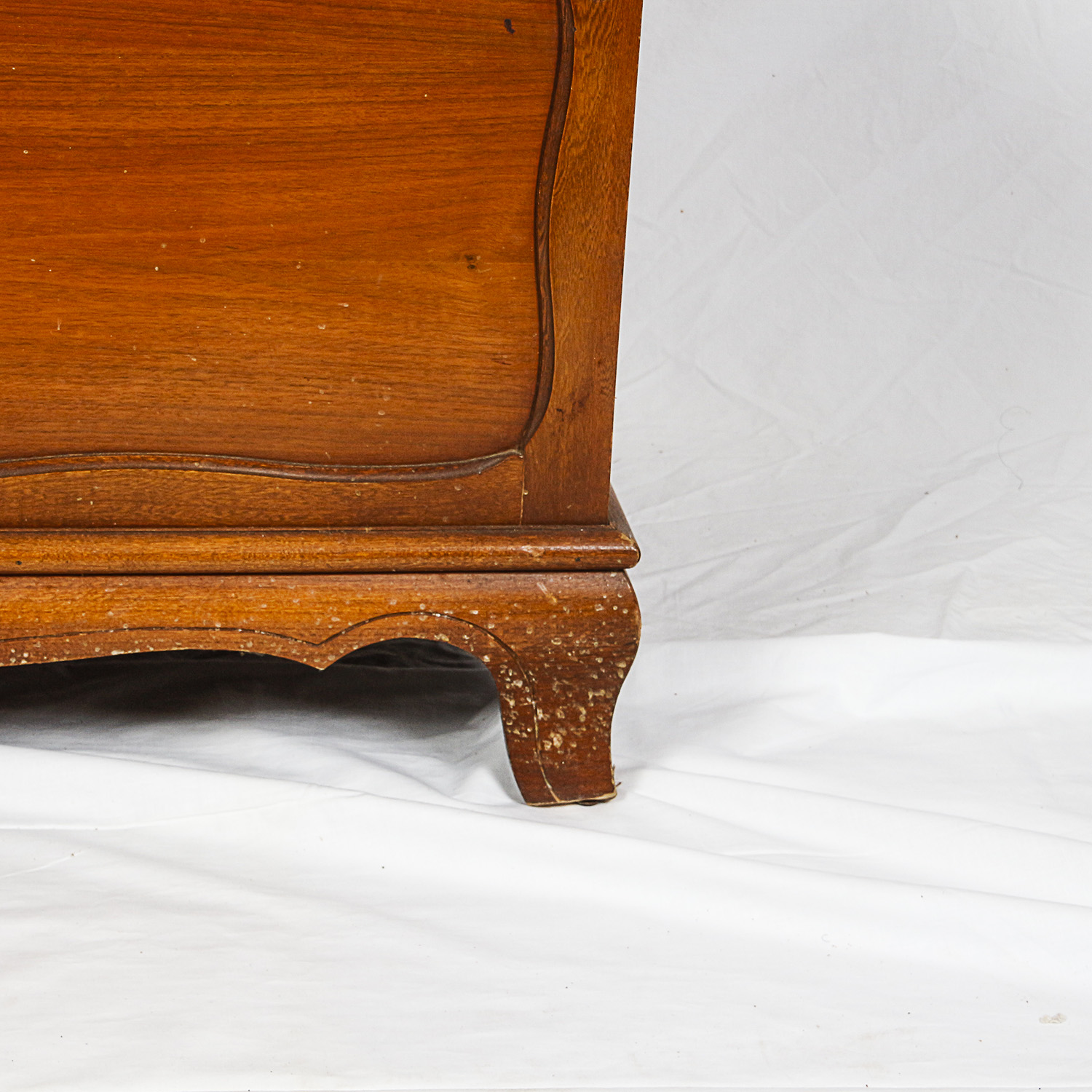 Vintage Lane Cedar Chest