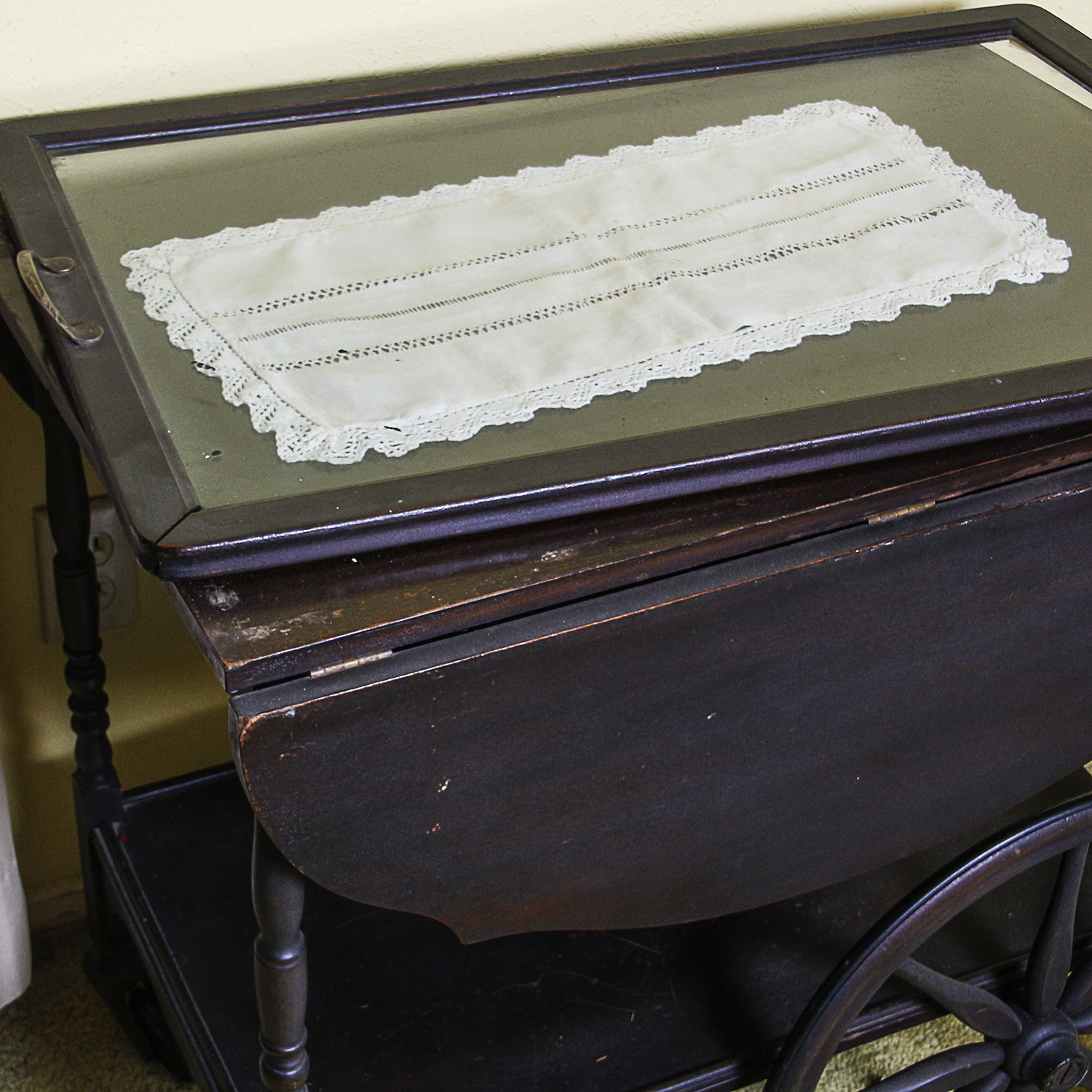 Dark Wooden Tea Cart with Removable Glass Tray