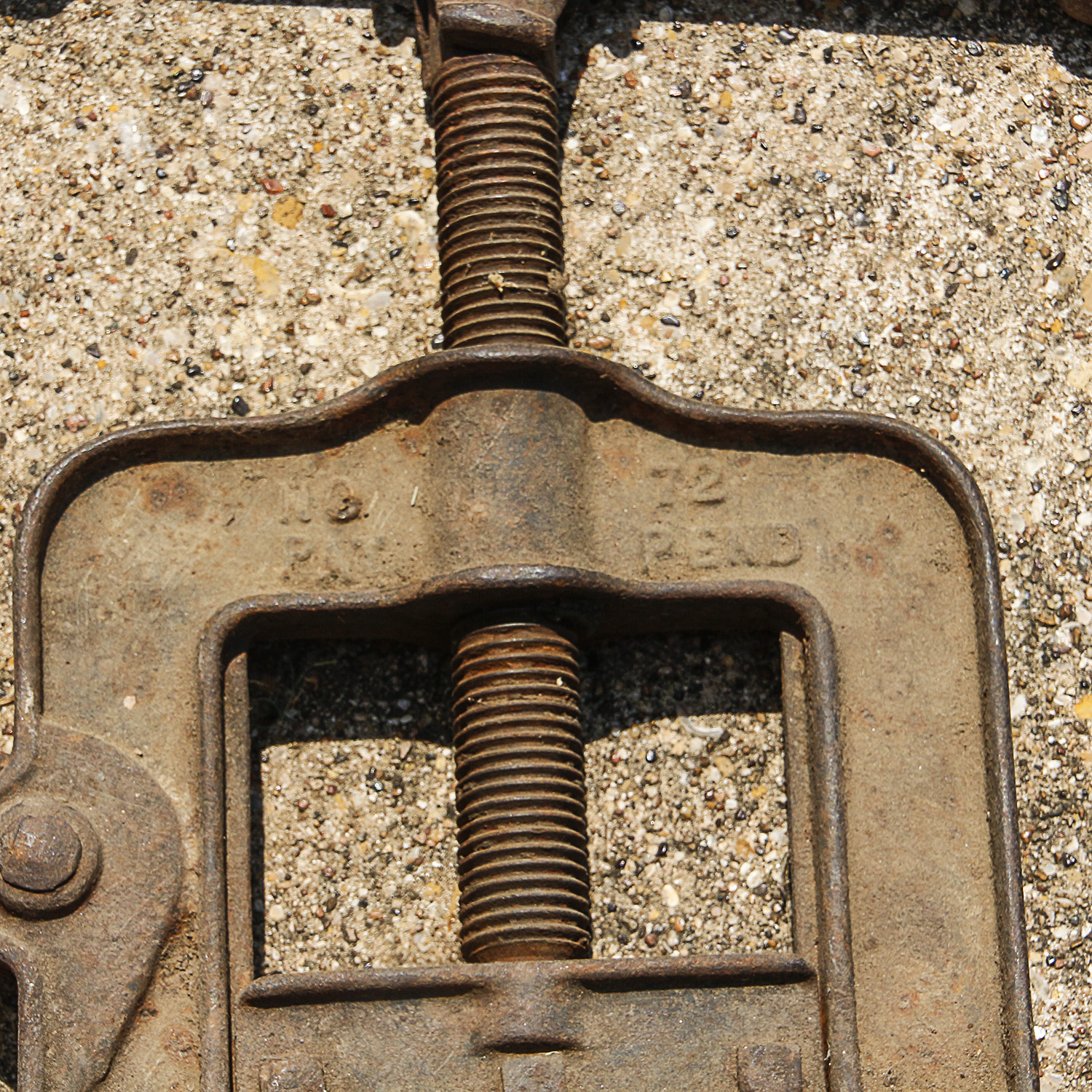 Bench Mount Yoke Pipe Vise