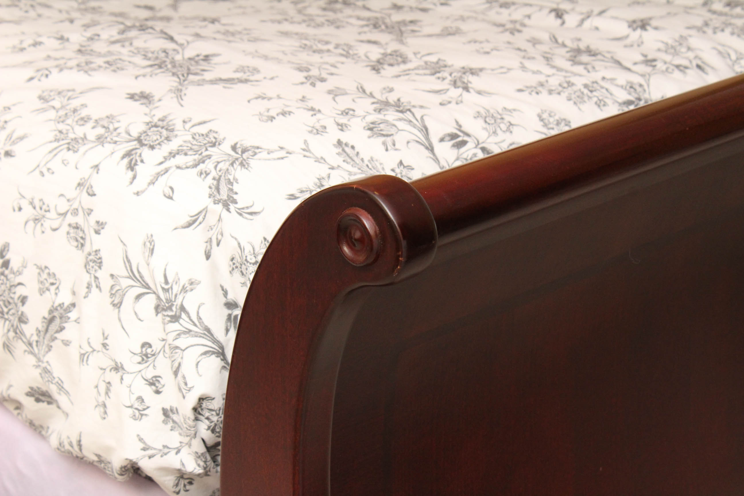 Mahogany Sleigh Style Full Bed