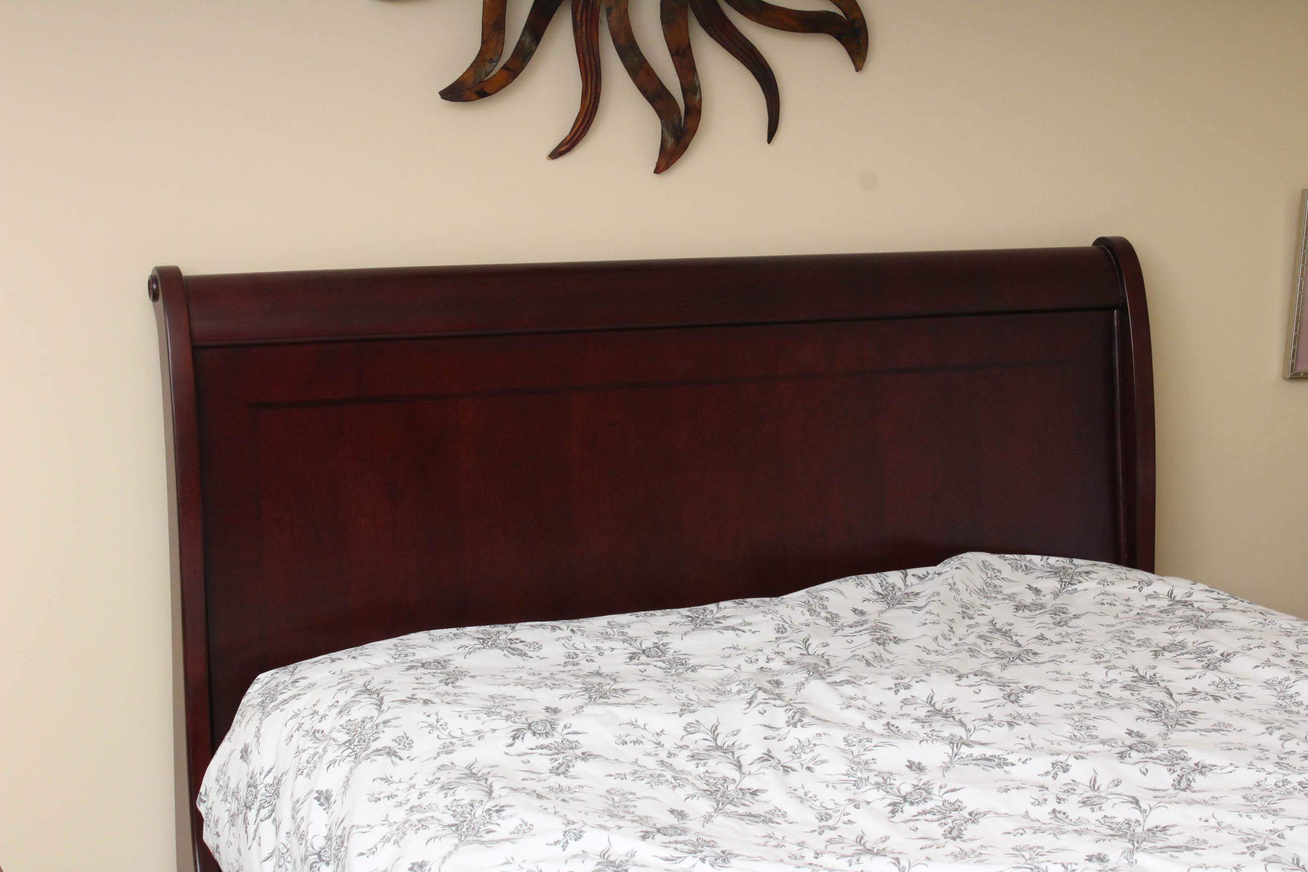 Mahogany Sleigh Style Full Bed