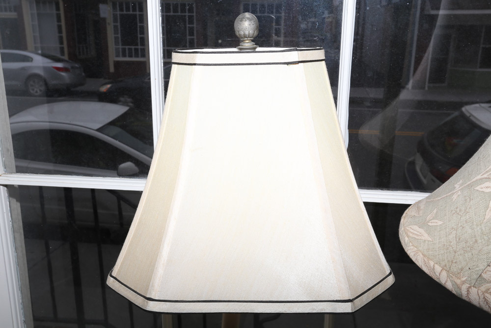 Vintage Gold Tone Metal Table Lamp