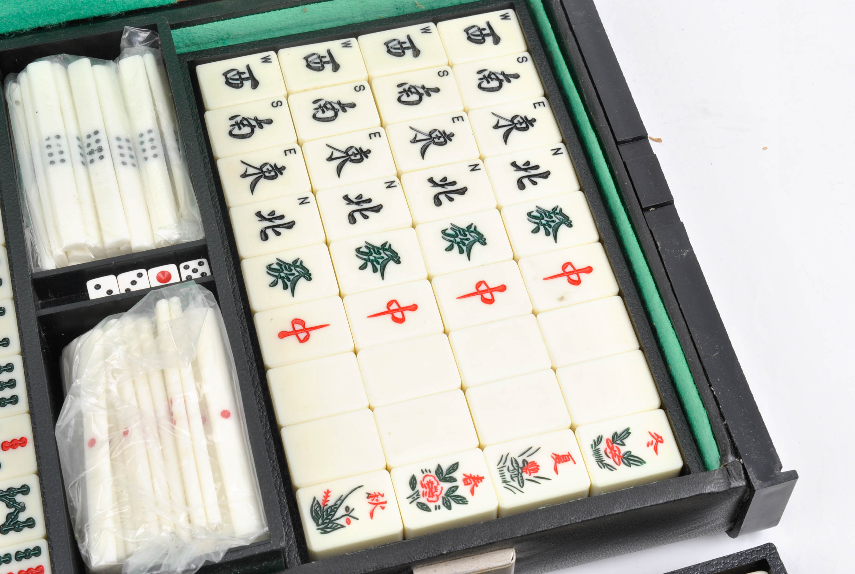 Mahjong Game in Case