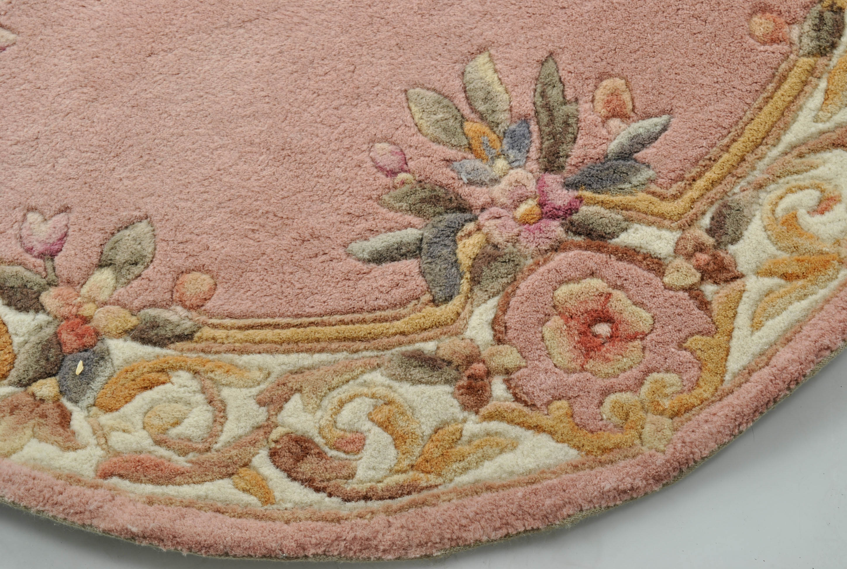 Hand-Tufted Chinese "Harmony" Carved Wool Area Rug by Momeni