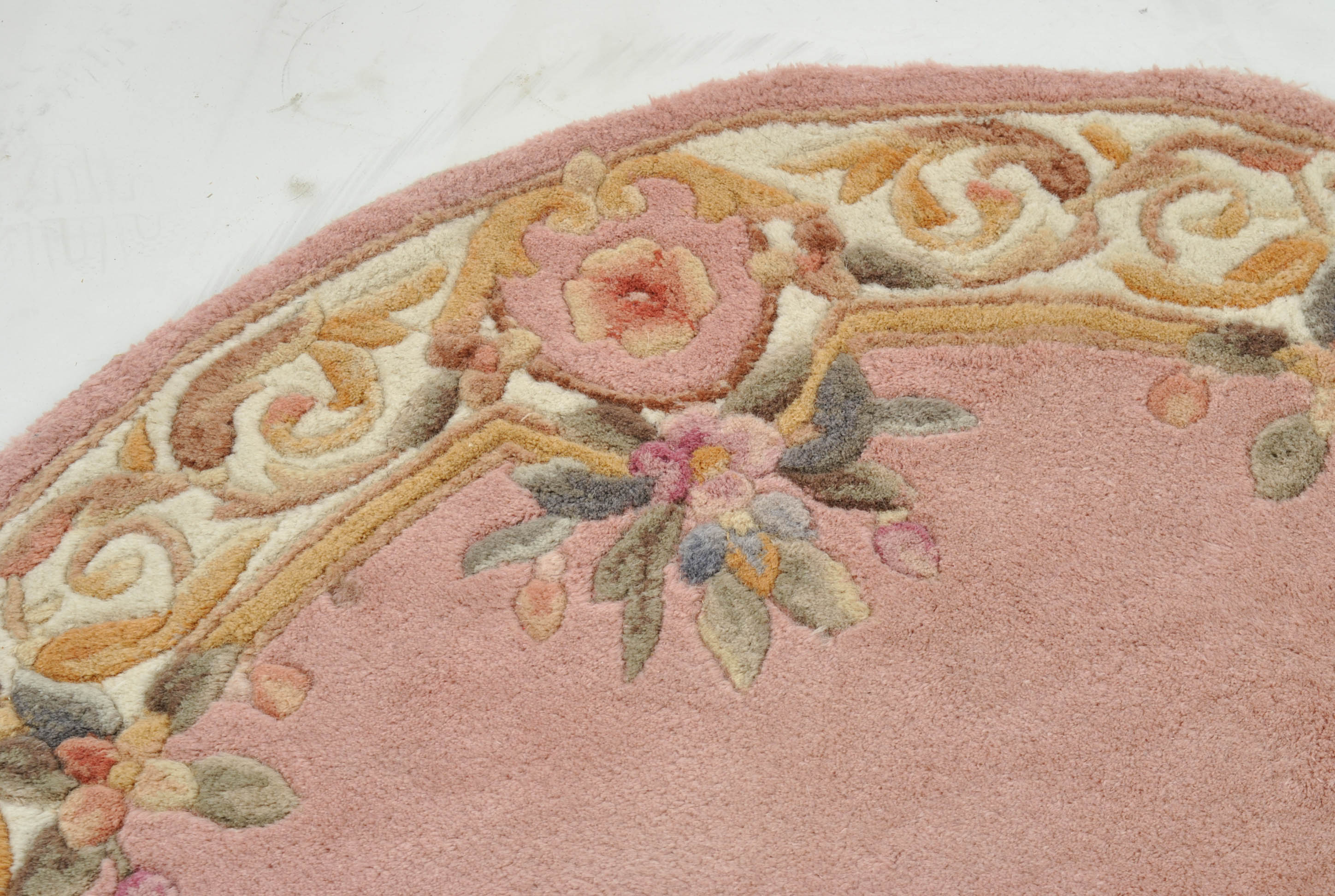 Hand-Tufted Chinese "Harmony" Carved Wool Area Rug by Momeni