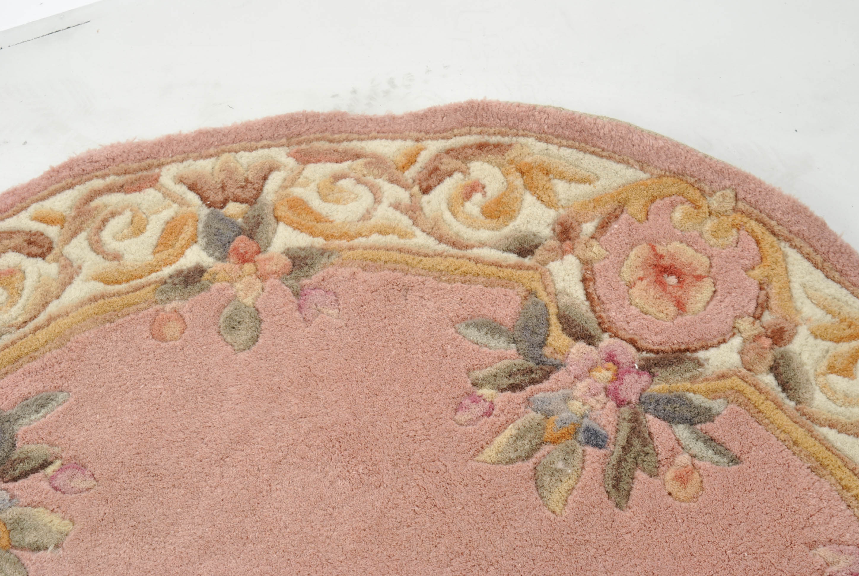 Hand-Tufted Chinese "Harmony" Carved Wool Area Rug by Momeni