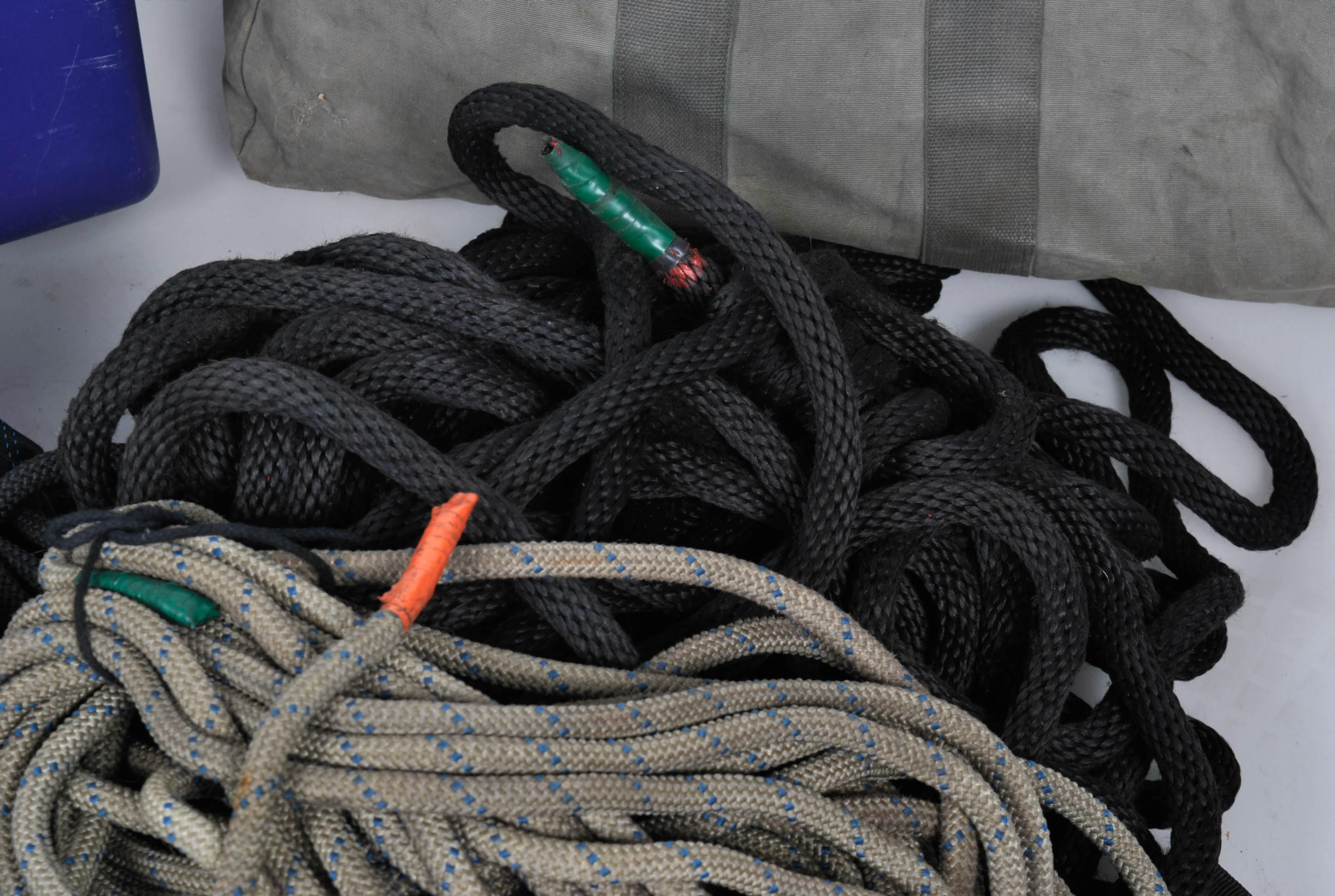 Hook Type Cable Sheaves and Pulleys Assortment with Rubbermaid RoughTote