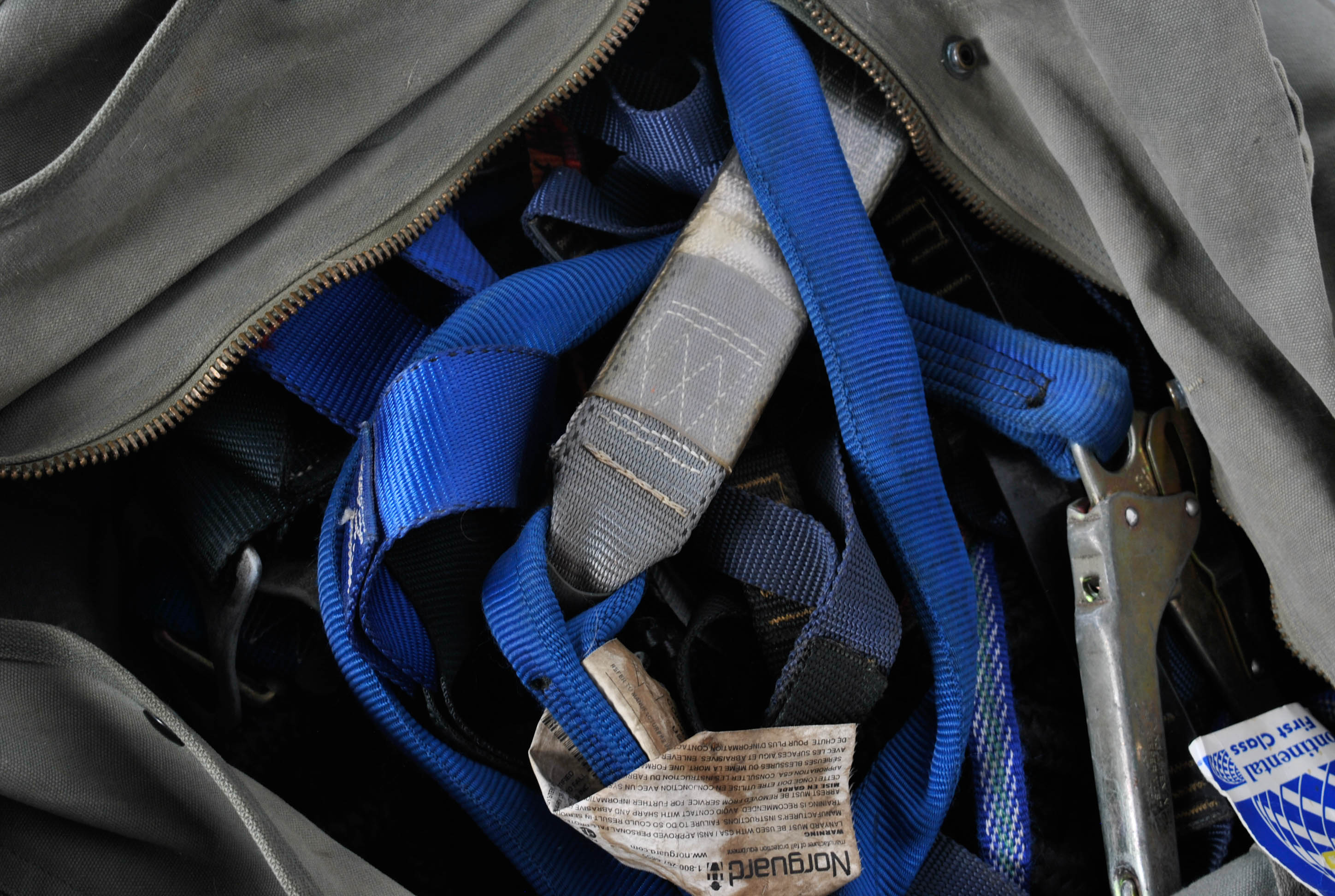 Hook Type Cable Sheaves and Pulleys Assortment with Rubbermaid RoughTote