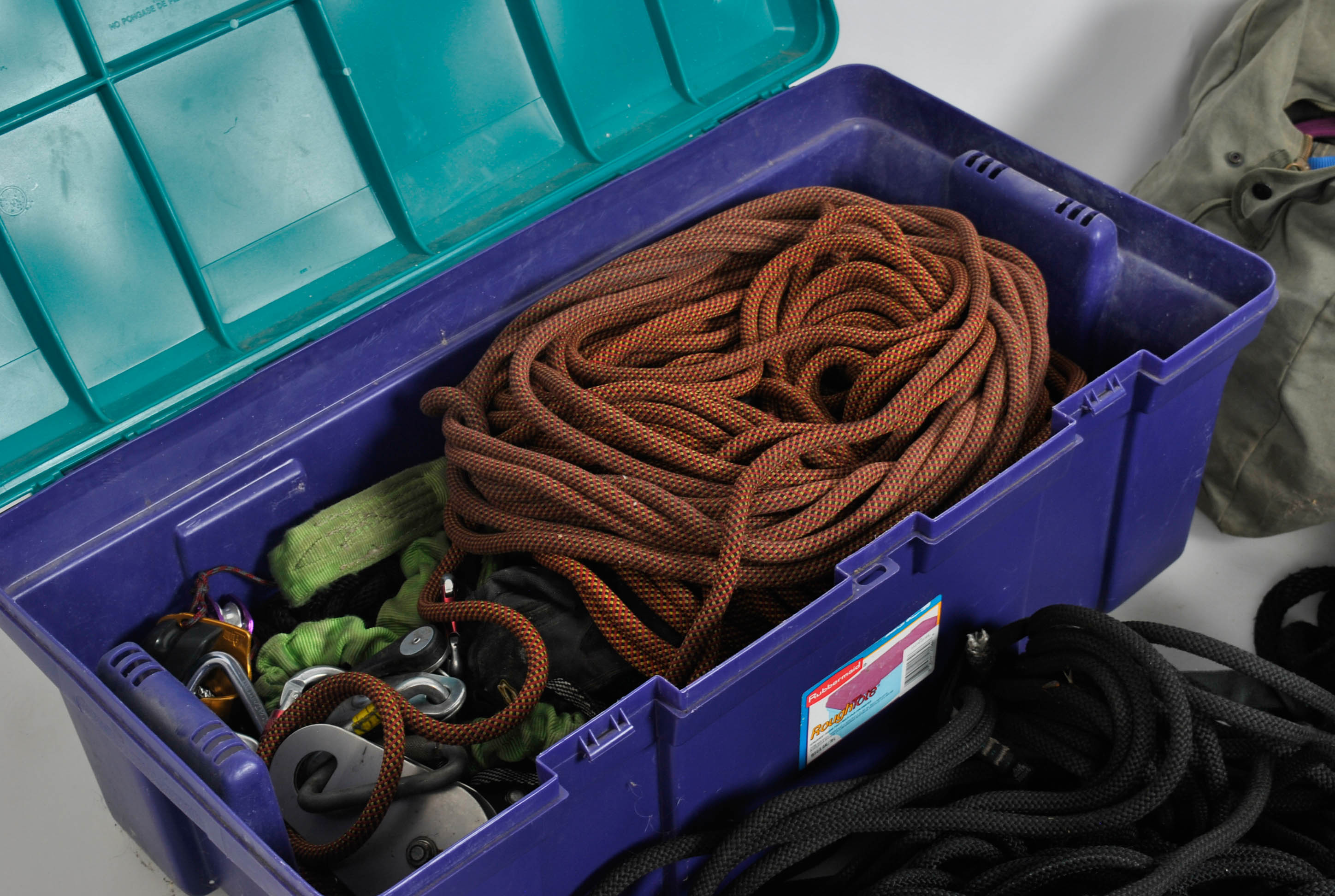 Hook Type Cable Sheaves and Pulleys Assortment with Rubbermaid RoughTote