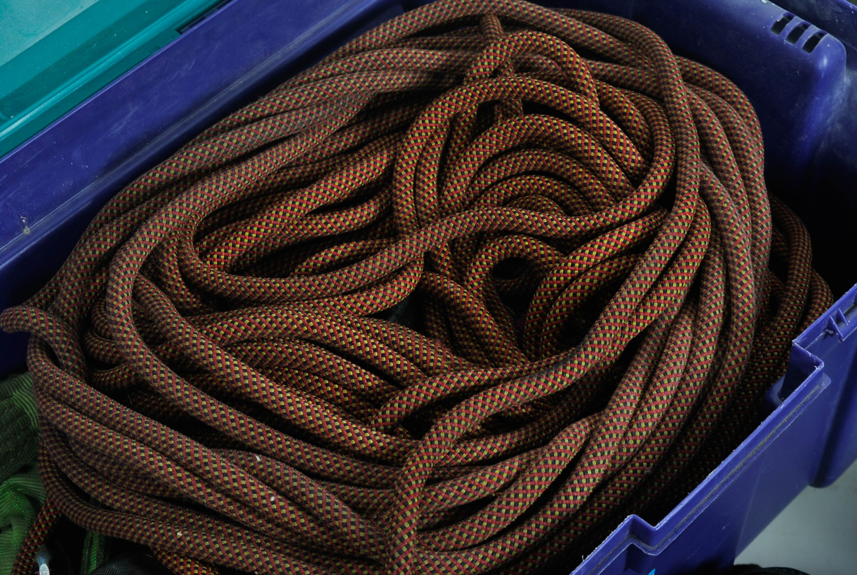 Hook Type Cable Sheaves and Pulleys Assortment with Rubbermaid RoughTote