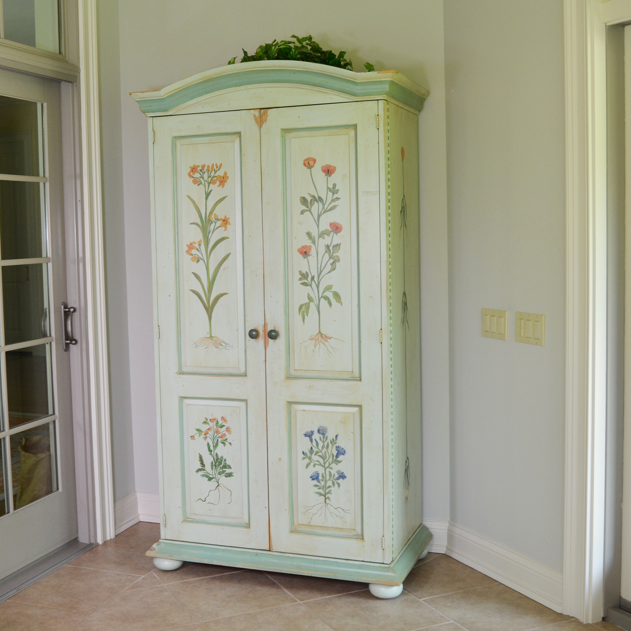 Romweber Botanical Style Painted Armoire/Entertainment Center EBTH
