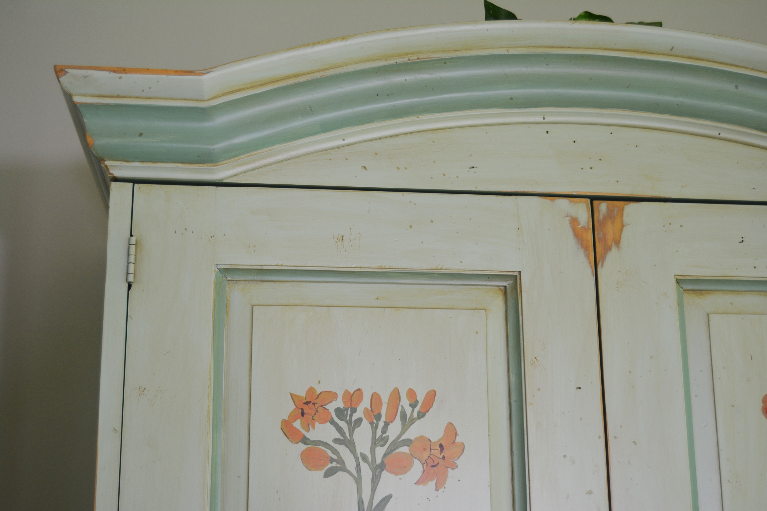 Romweber Botanical Style Painted Armoire/Entertainment Center EBTH