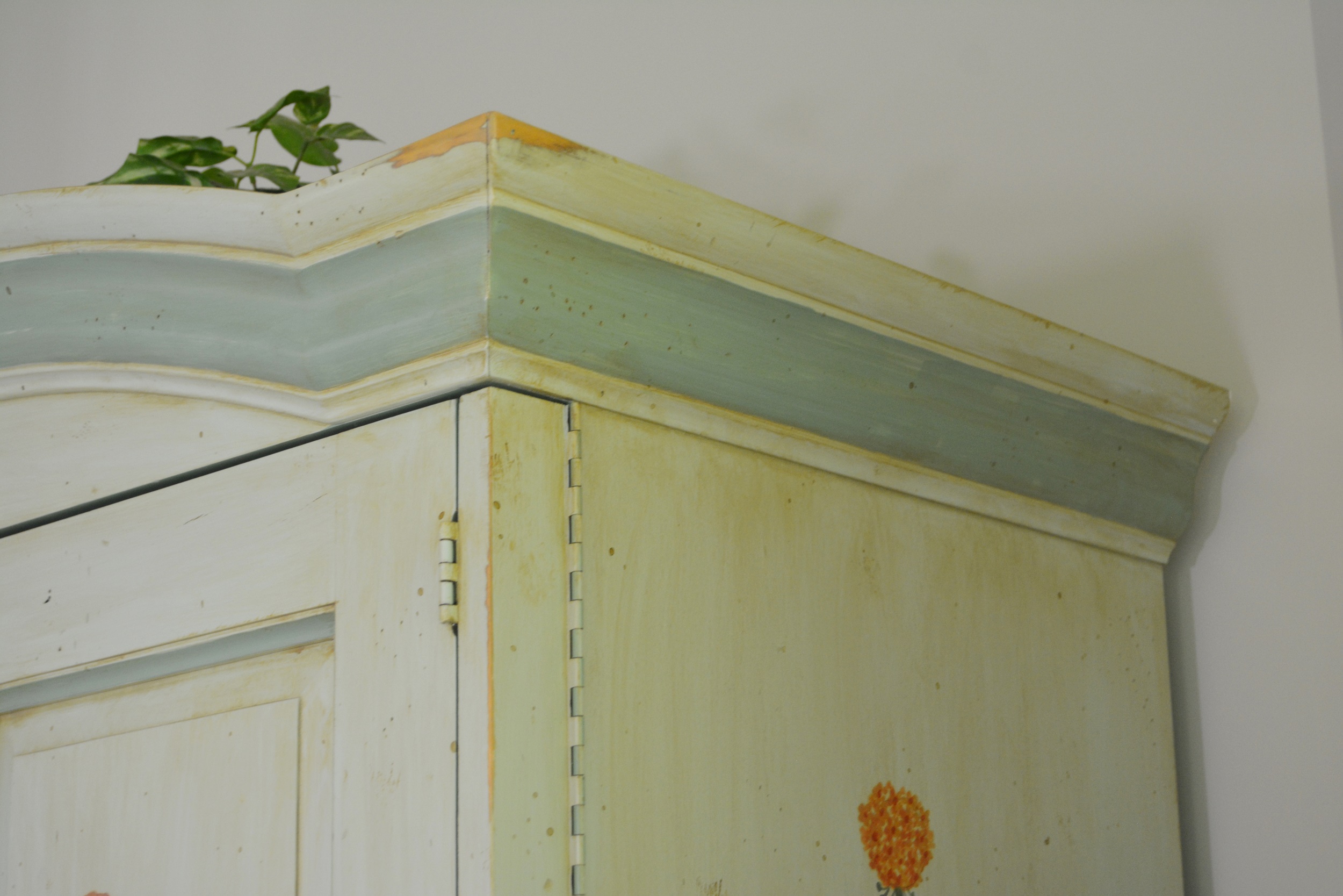 Romweber Botanical Style Painted Armoire/Entertainment Center EBTH