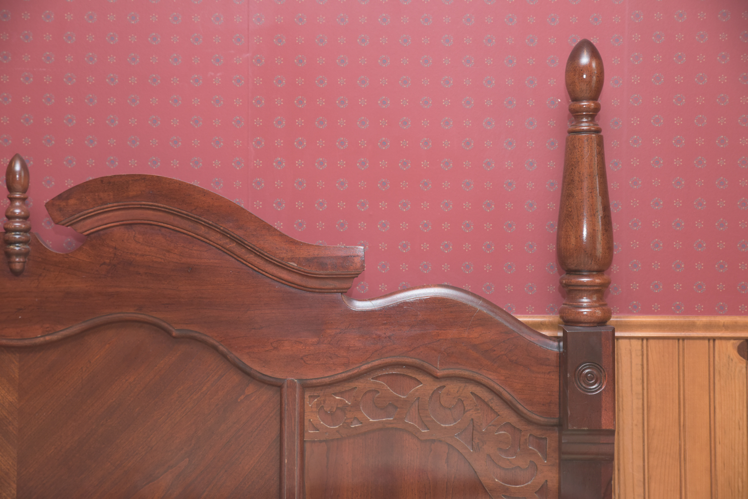 Vintage Chippendale Style Molded and Turned Wooden Queen Size Headboard