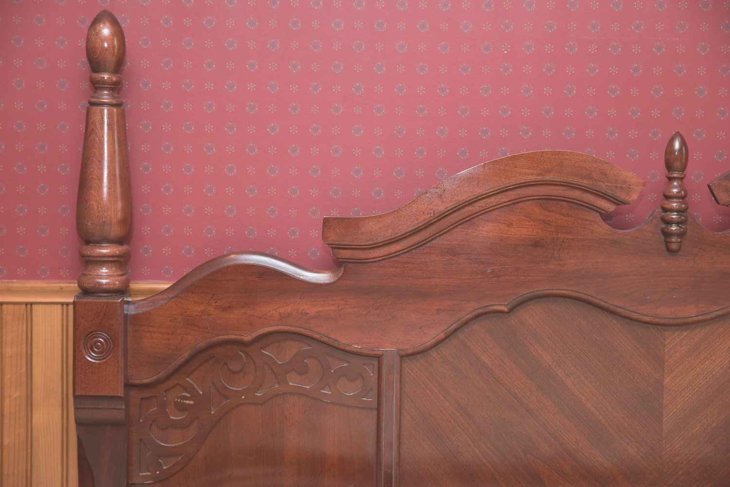 Vintage Chippendale Style Molded and Turned Wooden Queen Size Headboard