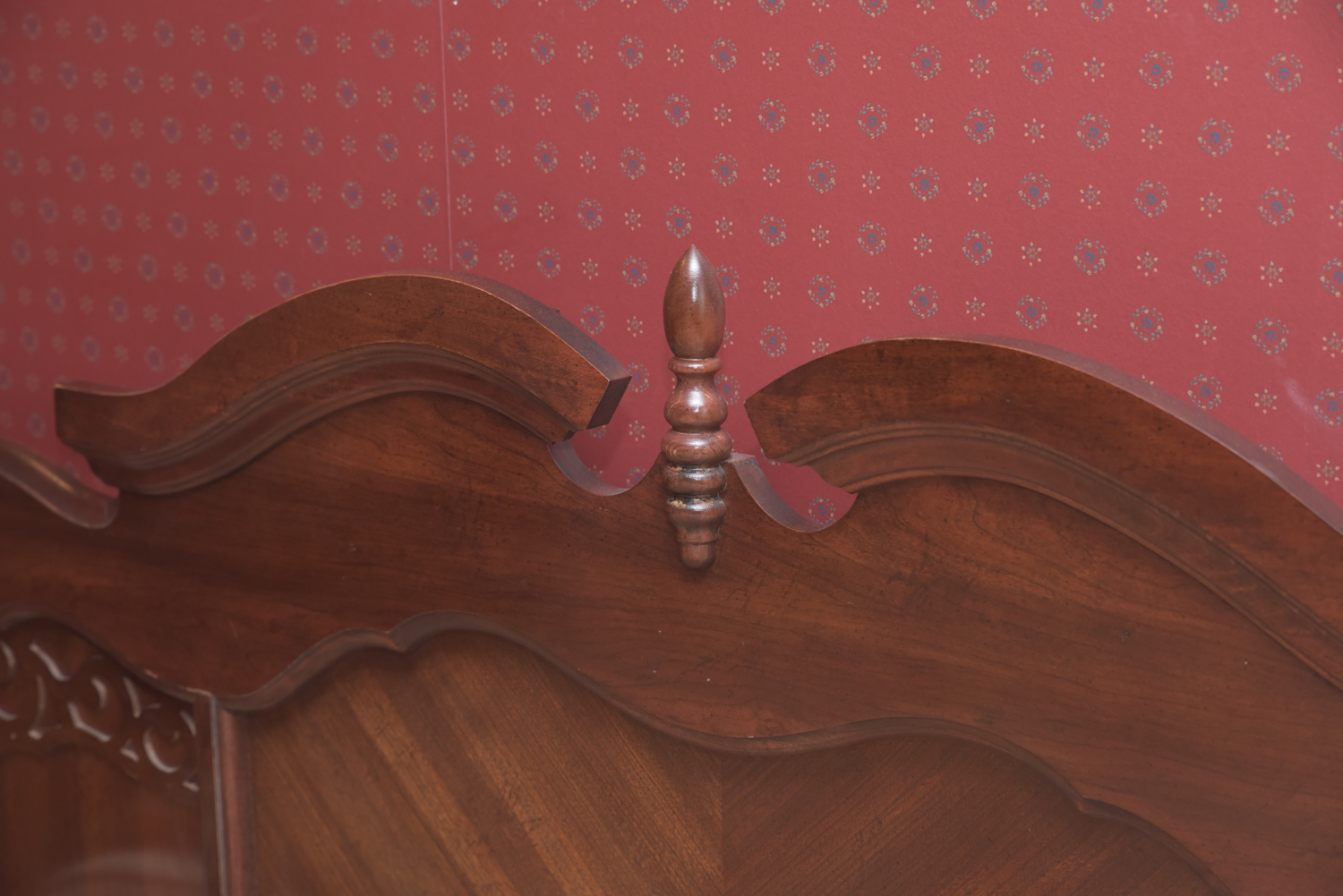 Vintage Chippendale Style Molded and Turned Wooden Queen Size Headboard