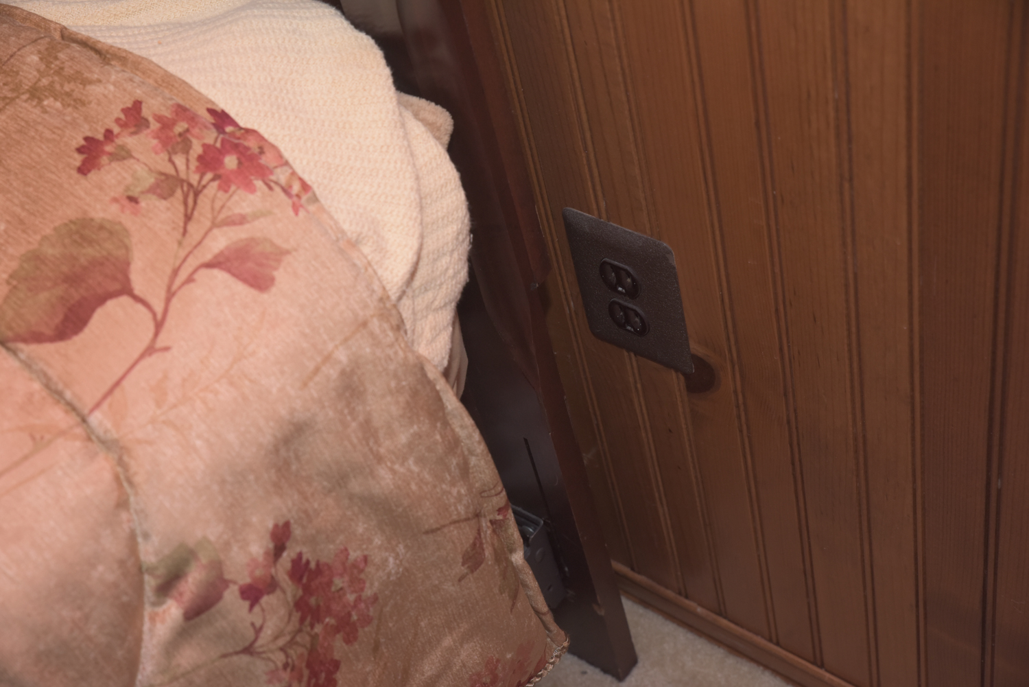 Vintage Chippendale Style Molded and Turned Wooden Queen Size Headboard