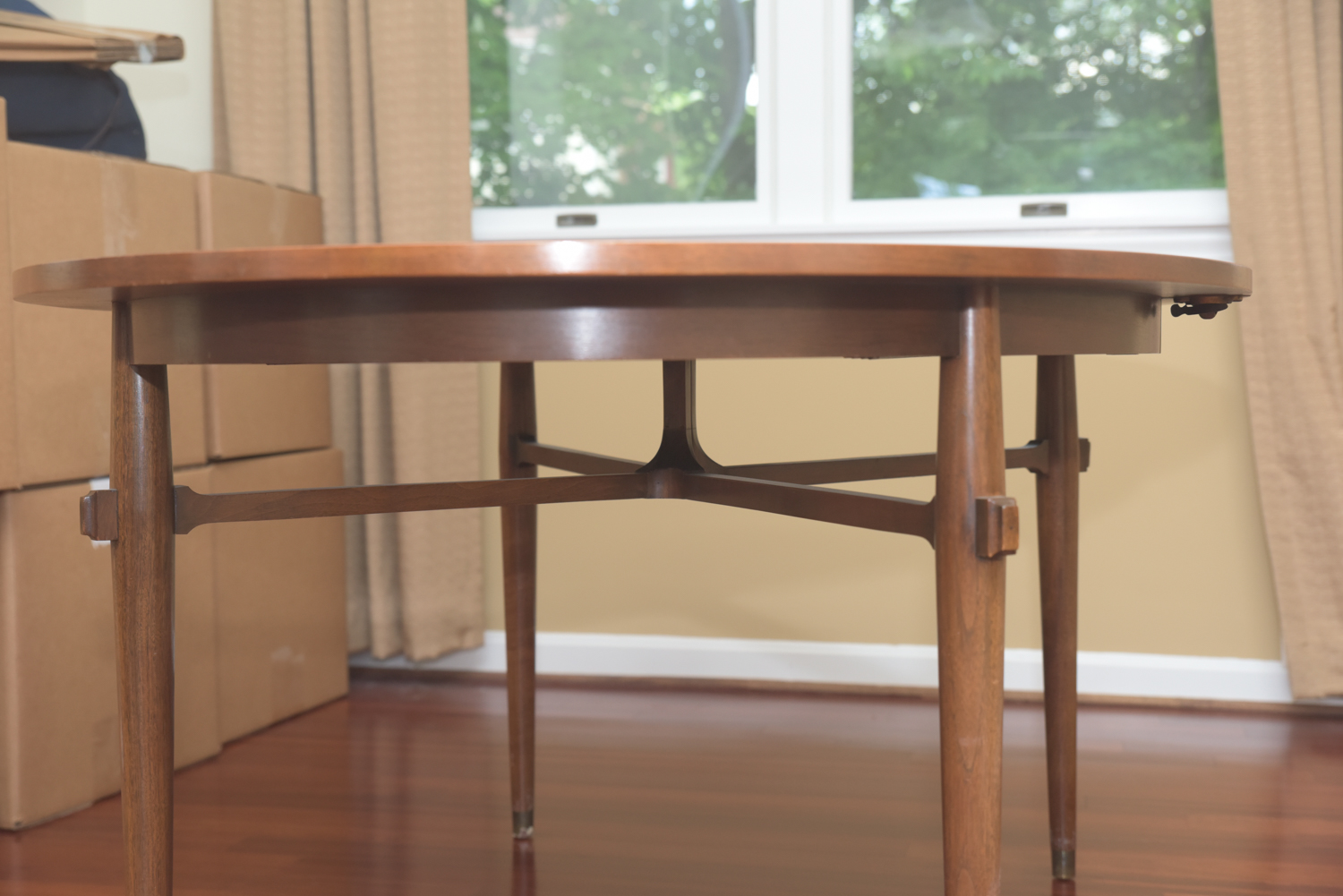 Mid Century Modern Oval Dining Table