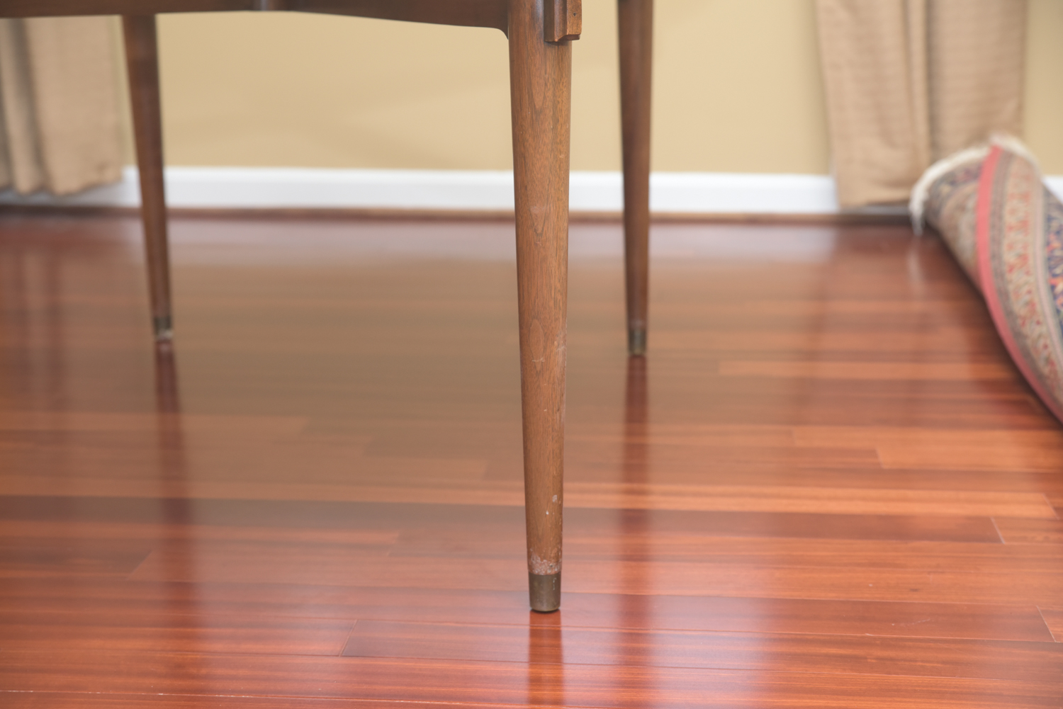 Mid Century Modern Oval Dining Table