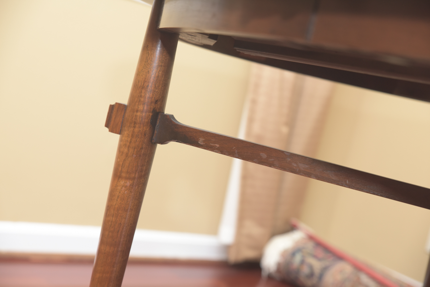 Mid Century Modern Oval Dining Table