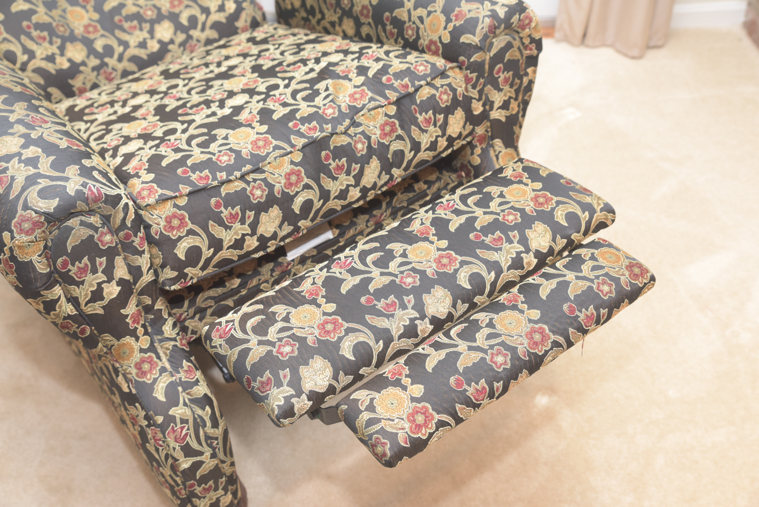 Fairfield Floral Patterned Recliner