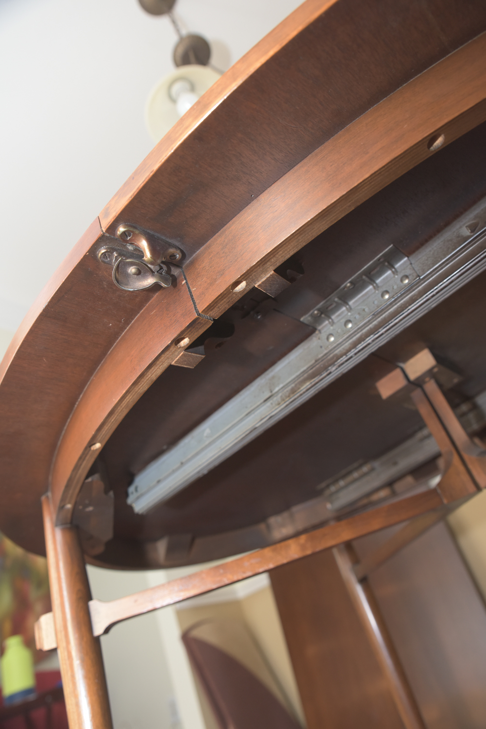 Mid Century Modern Oval Dining Table