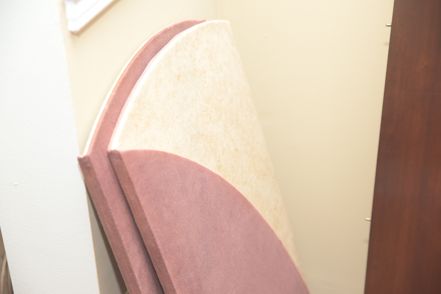 Mid Century Modern Oval Dining Table