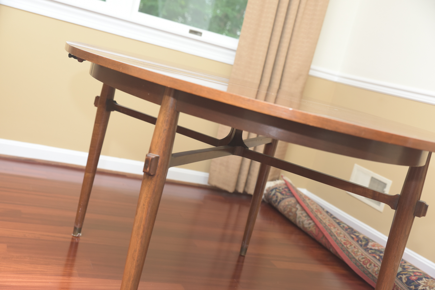 Mid Century Modern Oval Dining Table