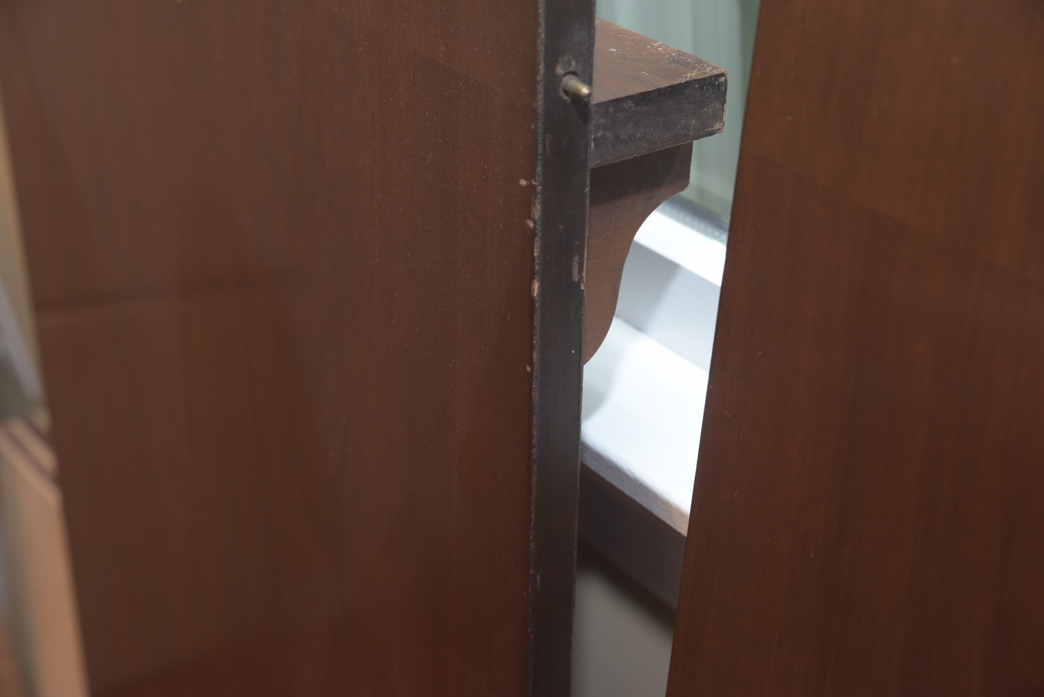 Mid Century Modern Oval Dining Table