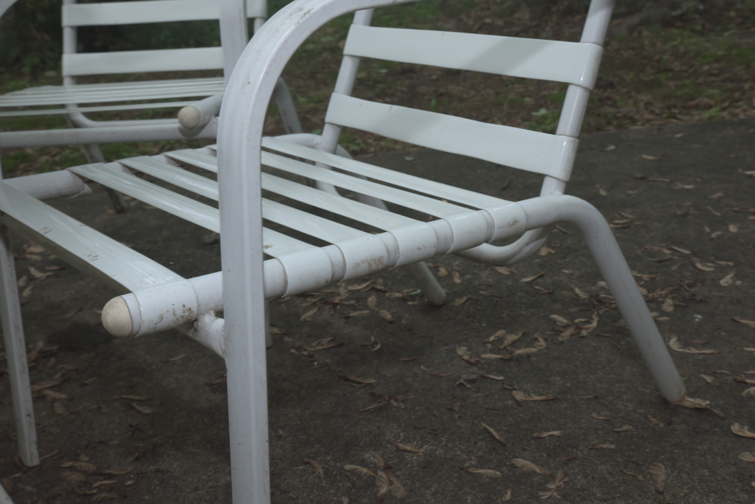 Five-Piece White Metal Patio Set with Seat Cushions