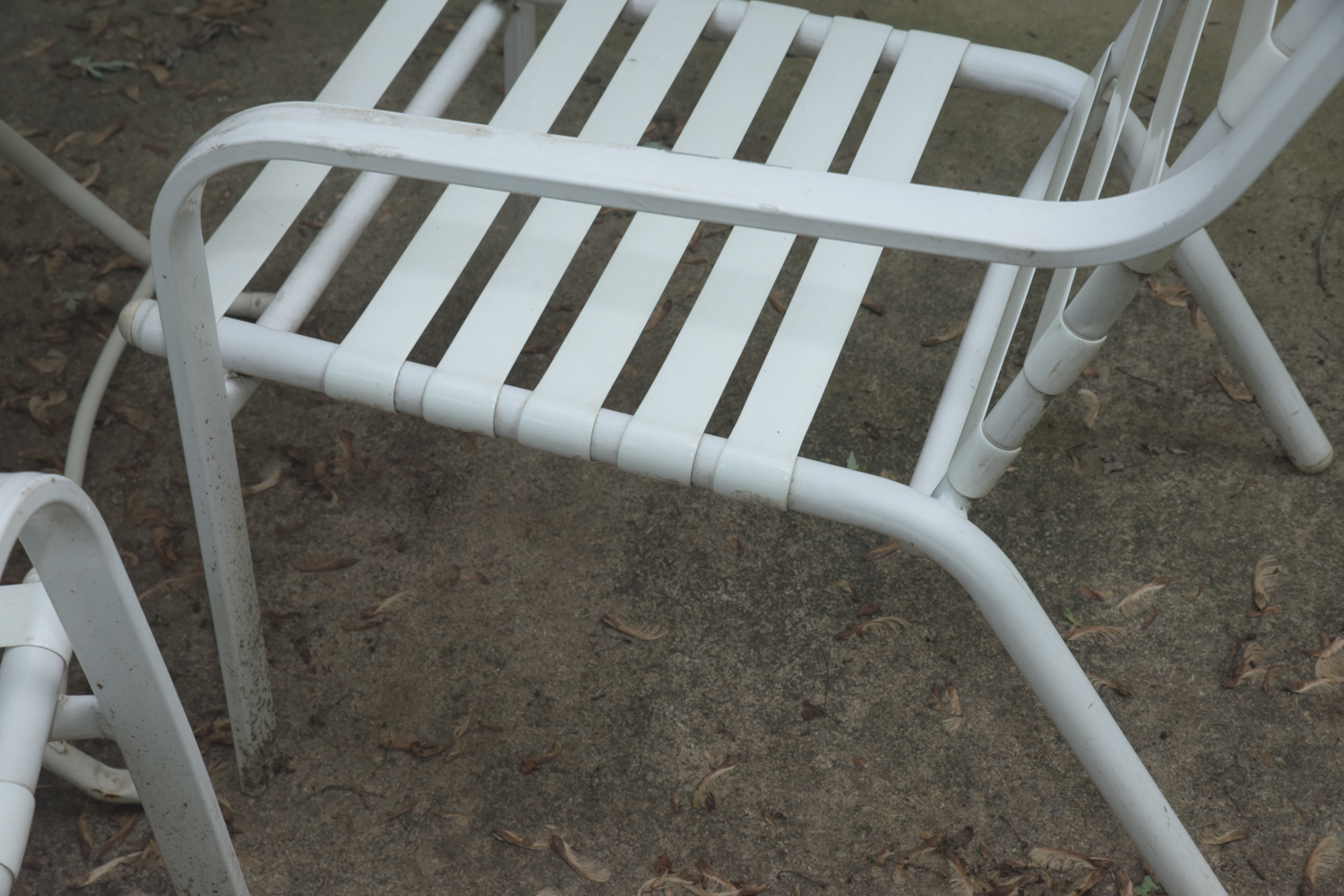 Five-Piece White Metal Patio Set with Seat Cushions