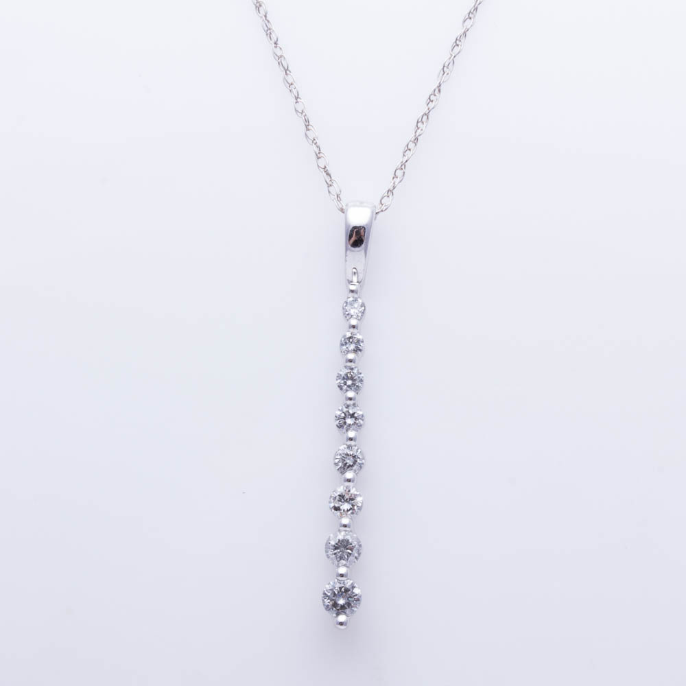 14K White Gold Diamond Pendant Necklace