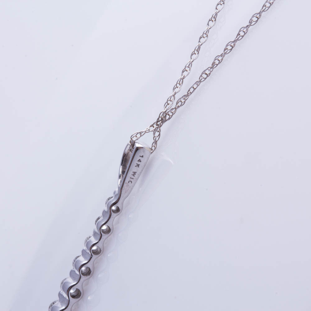14K White Gold Diamond Pendant Necklace