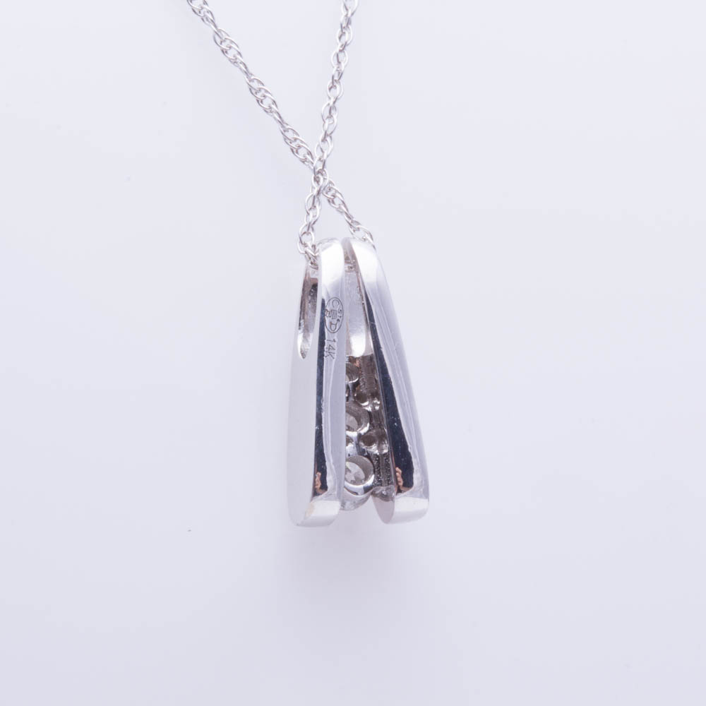 14K White Gold Diamond Pendant Necklace