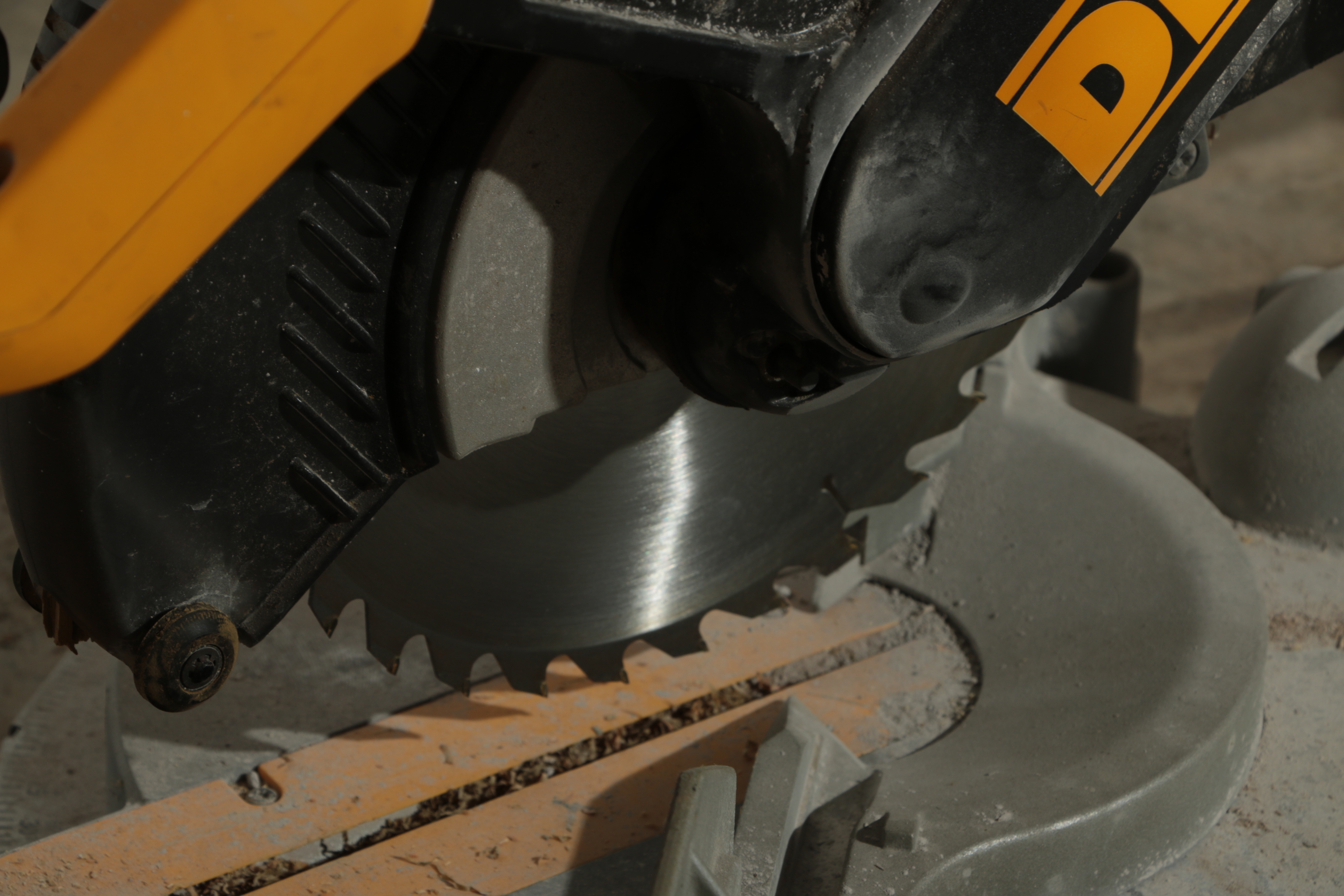 DeWalt Sliding Compound Miter Saw