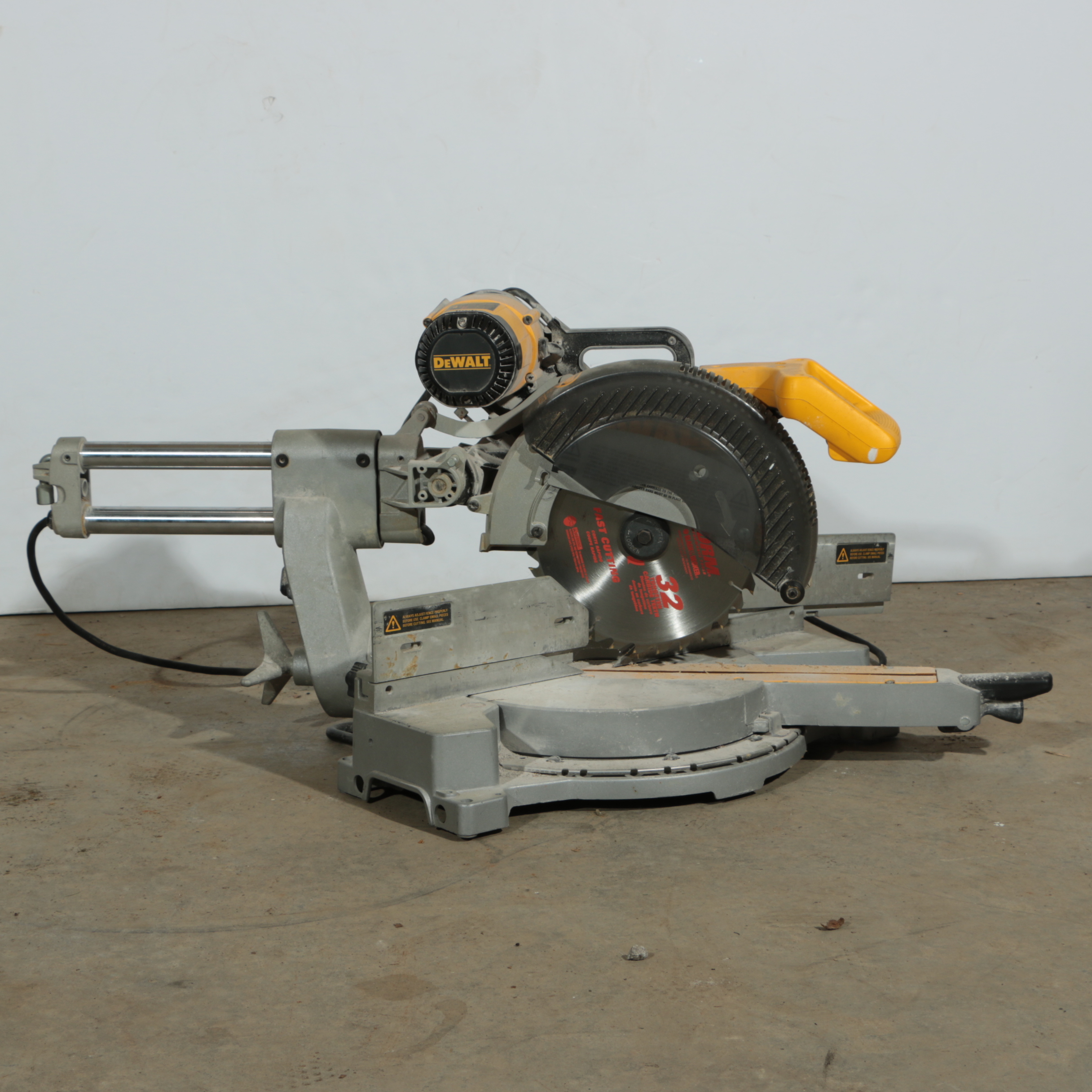 DeWalt Sliding Compound Miter Saw
