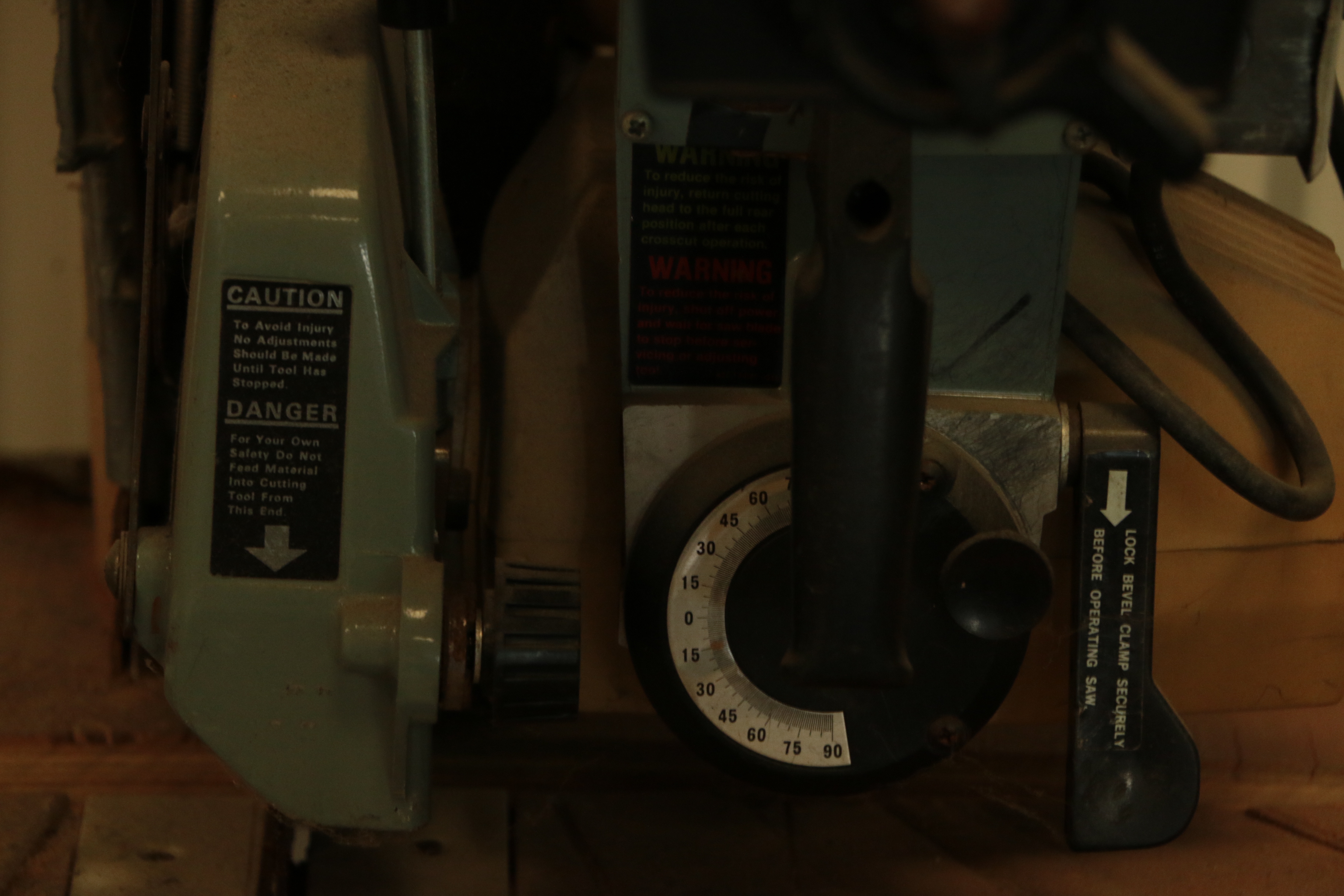 Delta Model 10 Deluxe Radial Arm Saw with Table