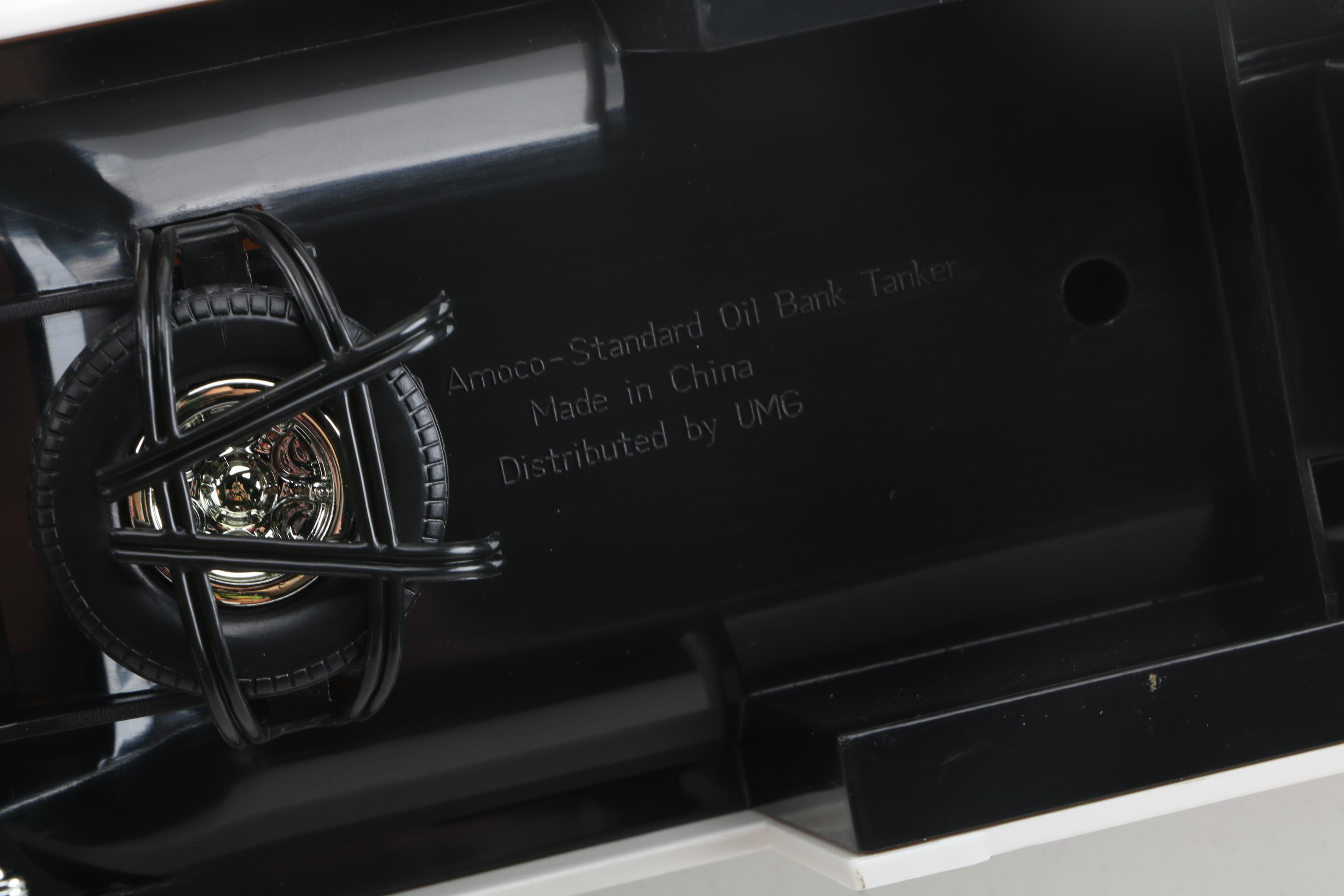 Lionel On-Track Pick-Up Truck and Collectible Die-Cast Trucks