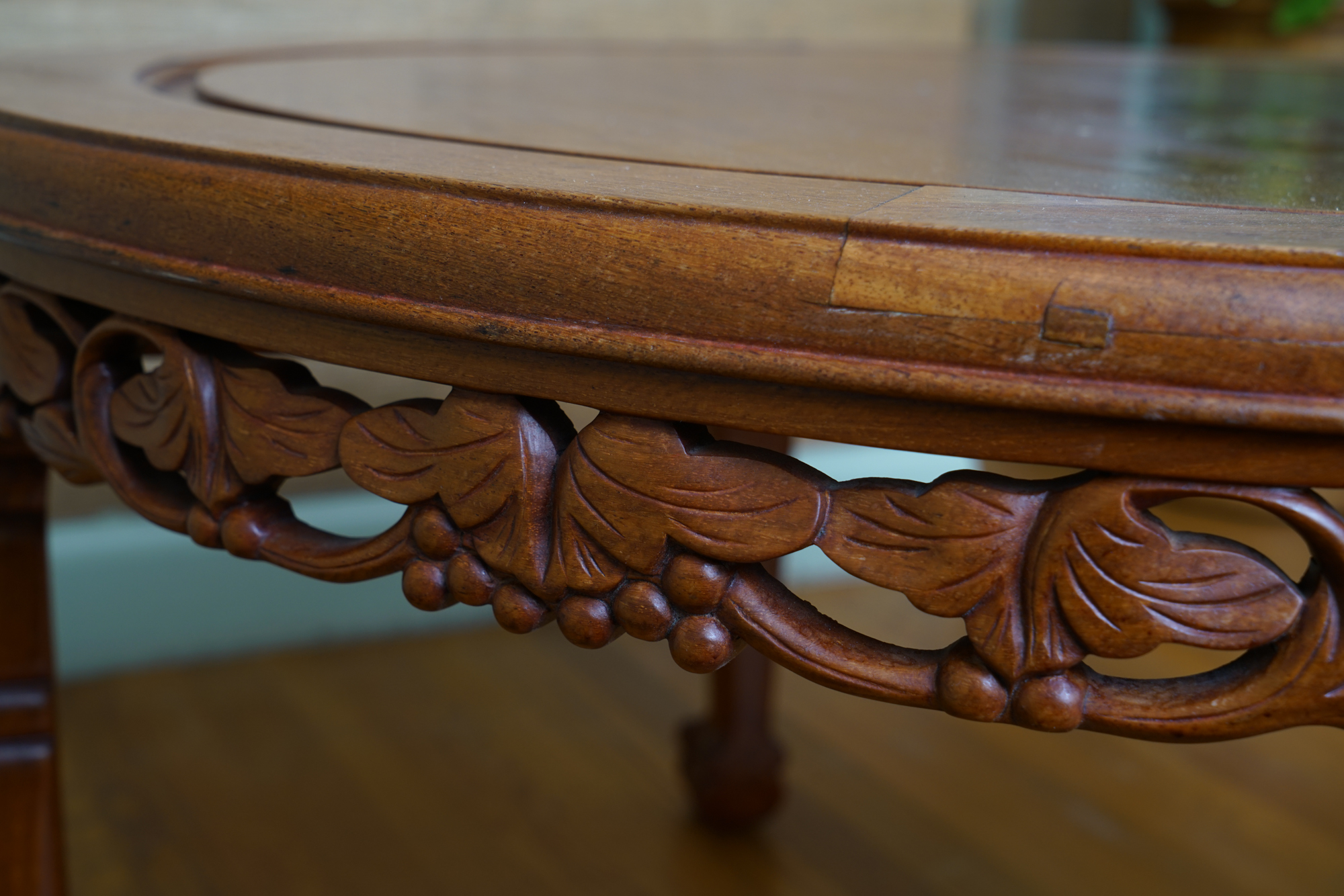 Vintage Chinese Style Carved Wood Coffee Table with Nesting Stools