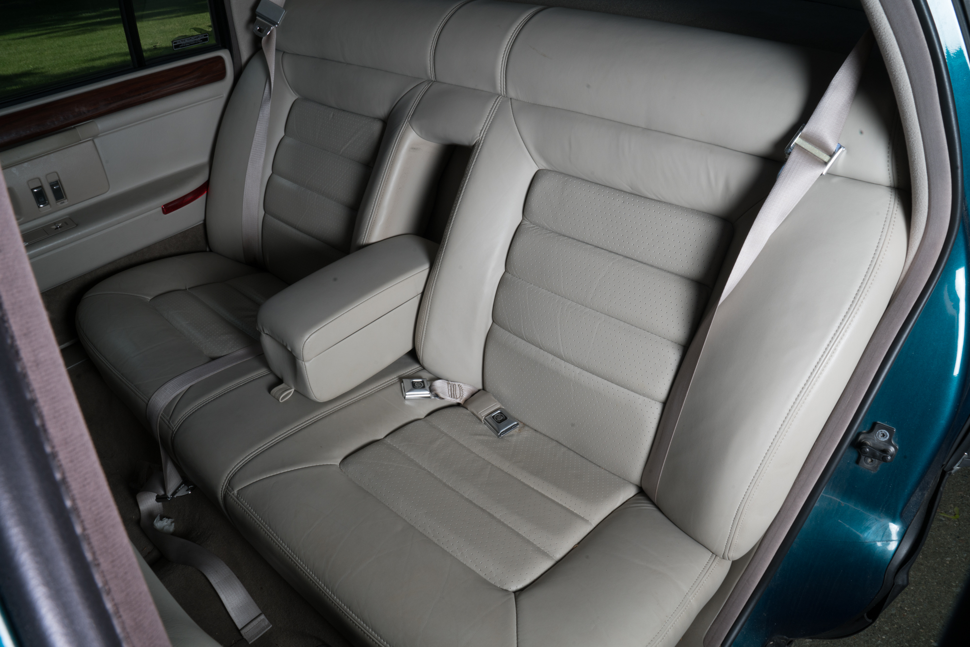 1996 Cadillac Deville Concours Sedan