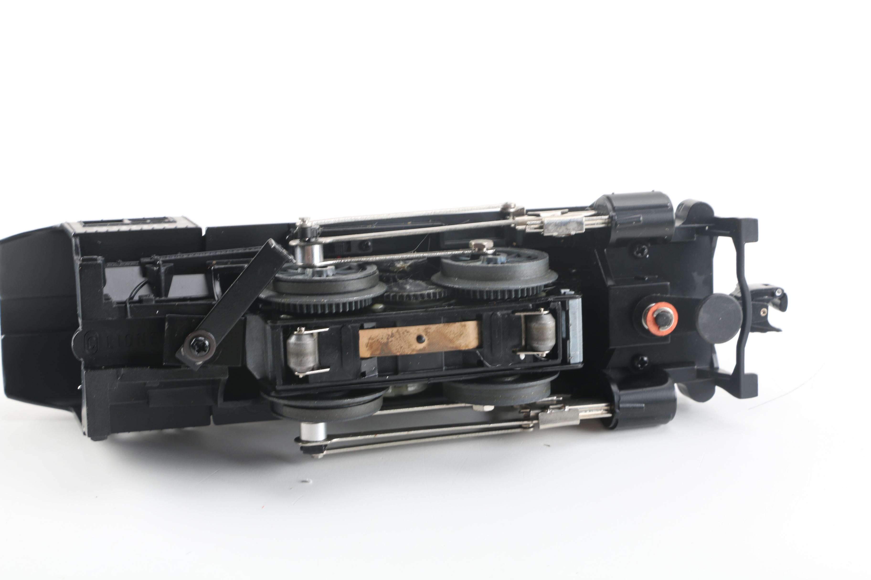 Lionel Santa Fe Switcher Locomotive with Coal Tender