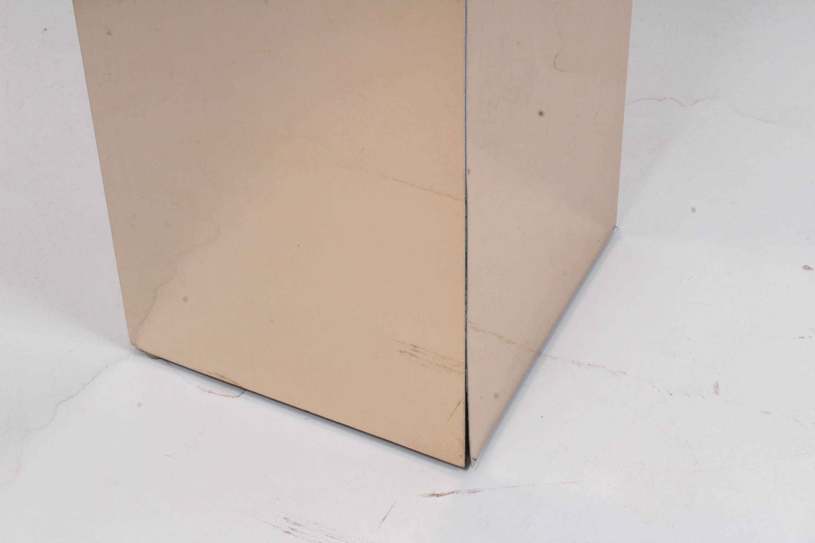 Mirrored Display Column