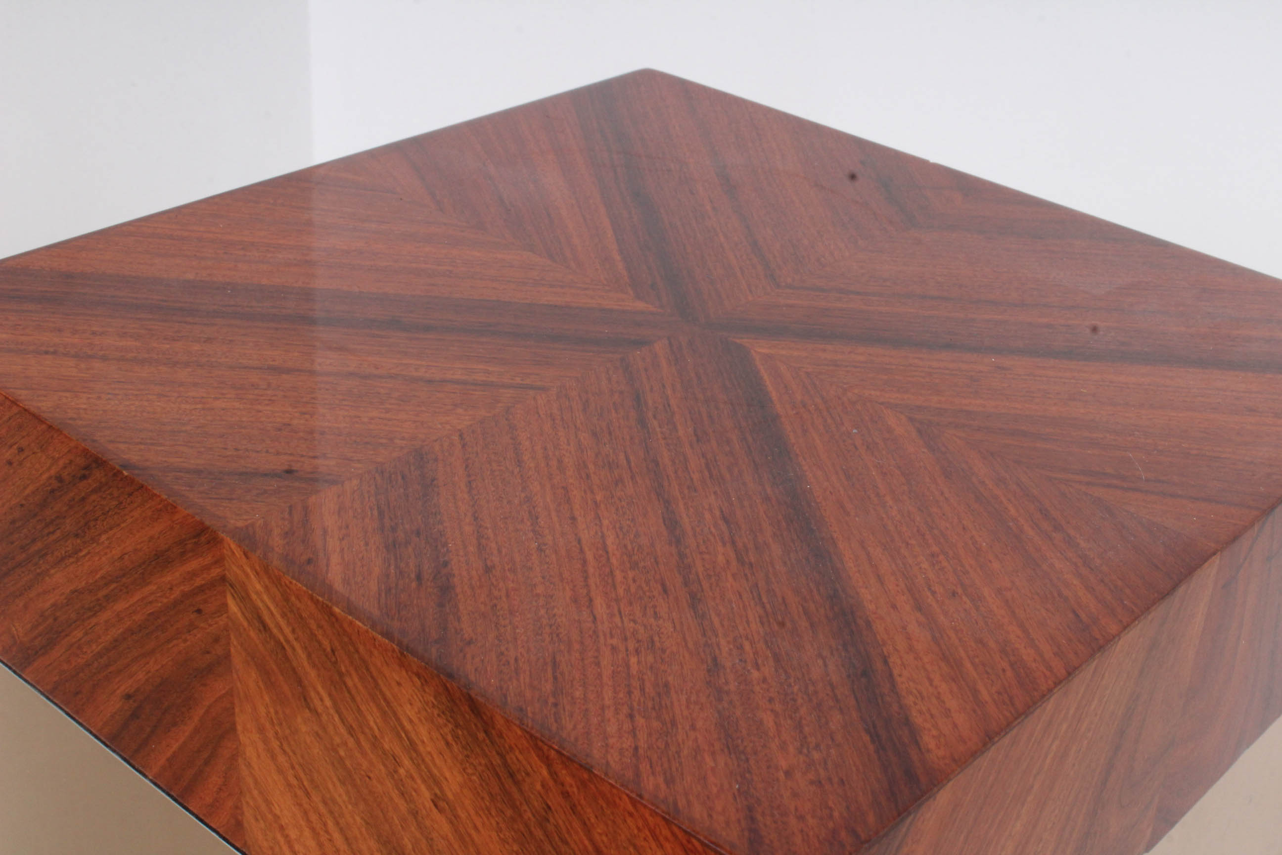 Mirrored Display Column